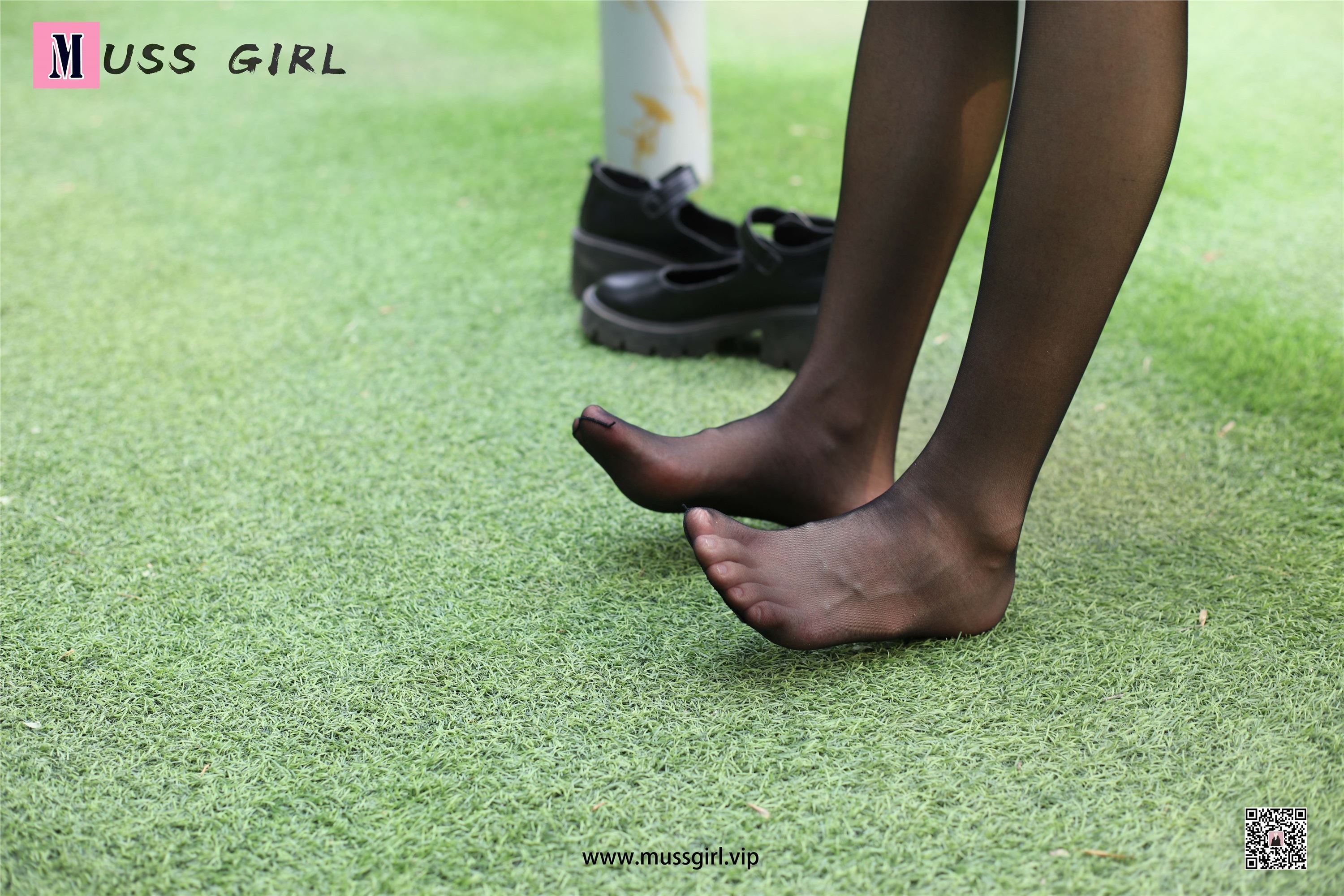 图片[6]-MussGirl慕丝女郎期期N第216期草地JK制服黑丝4-秀人网