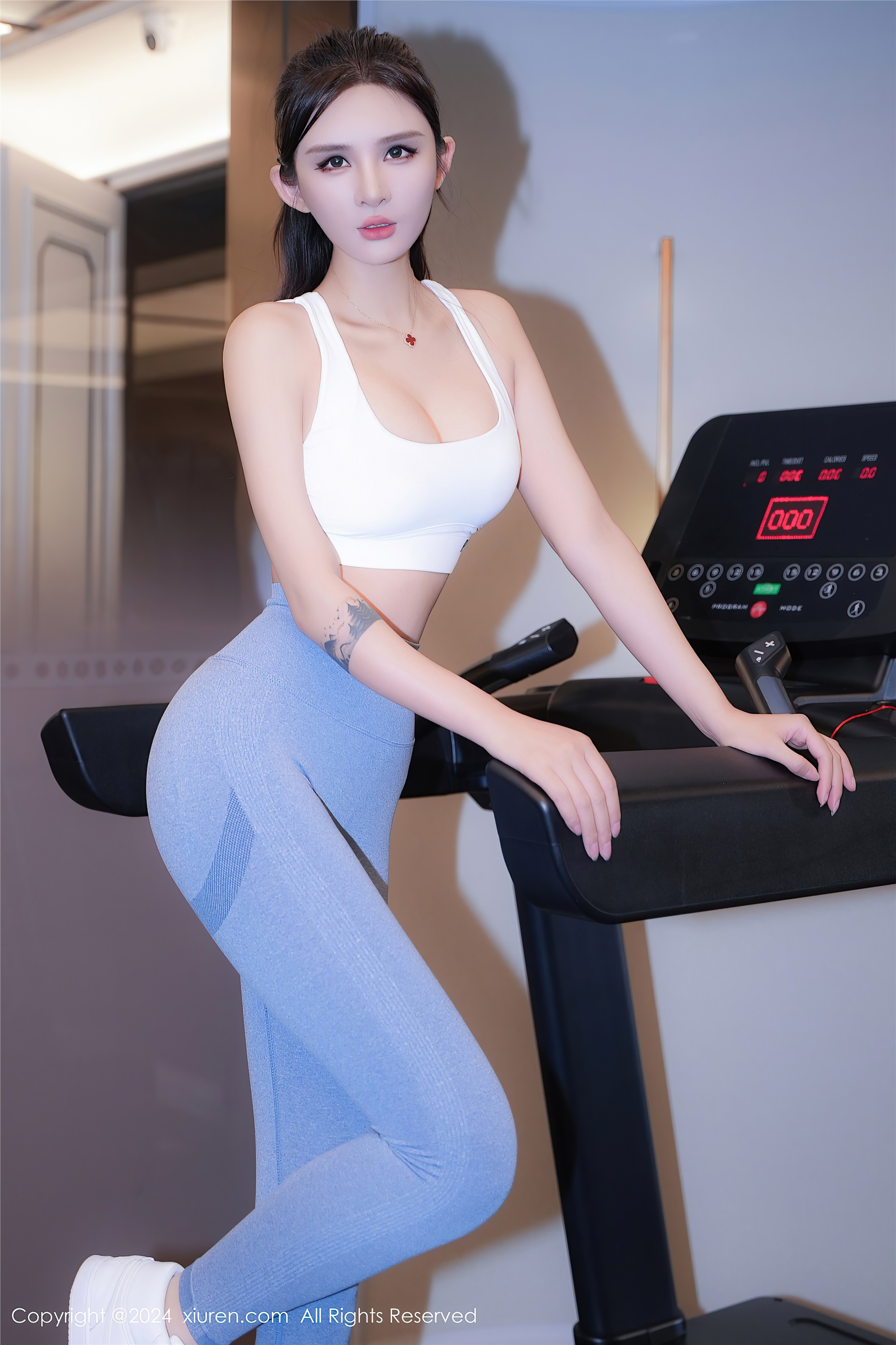 图片[5]-Xiuren秀人网期2024.11.07期N第9407期Emily尹菲-套图网