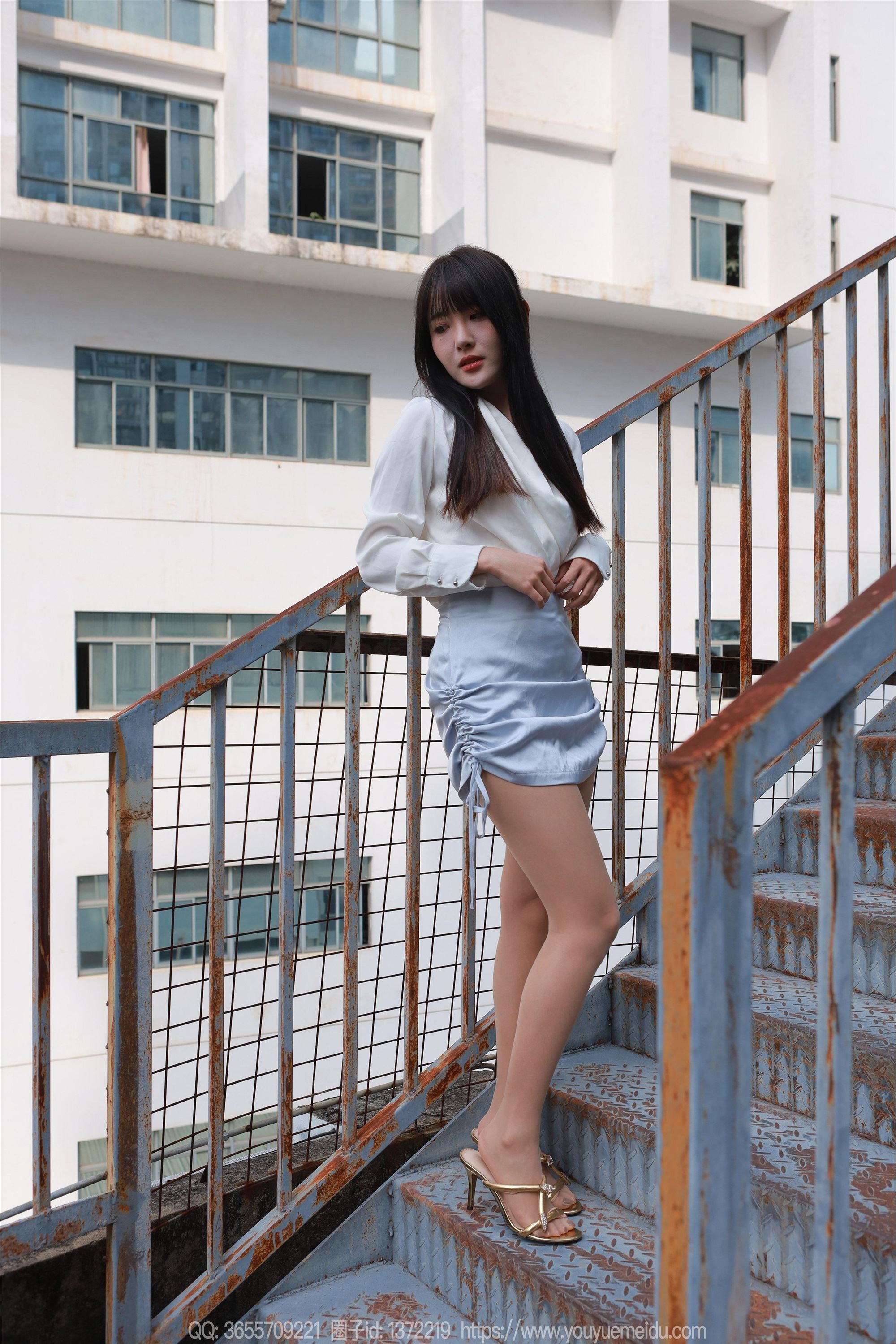 图片[2]-IESS异思趣向期期2024.11.08期丝享家期1893期婉萍《蓝色短裙（上）》-套图网