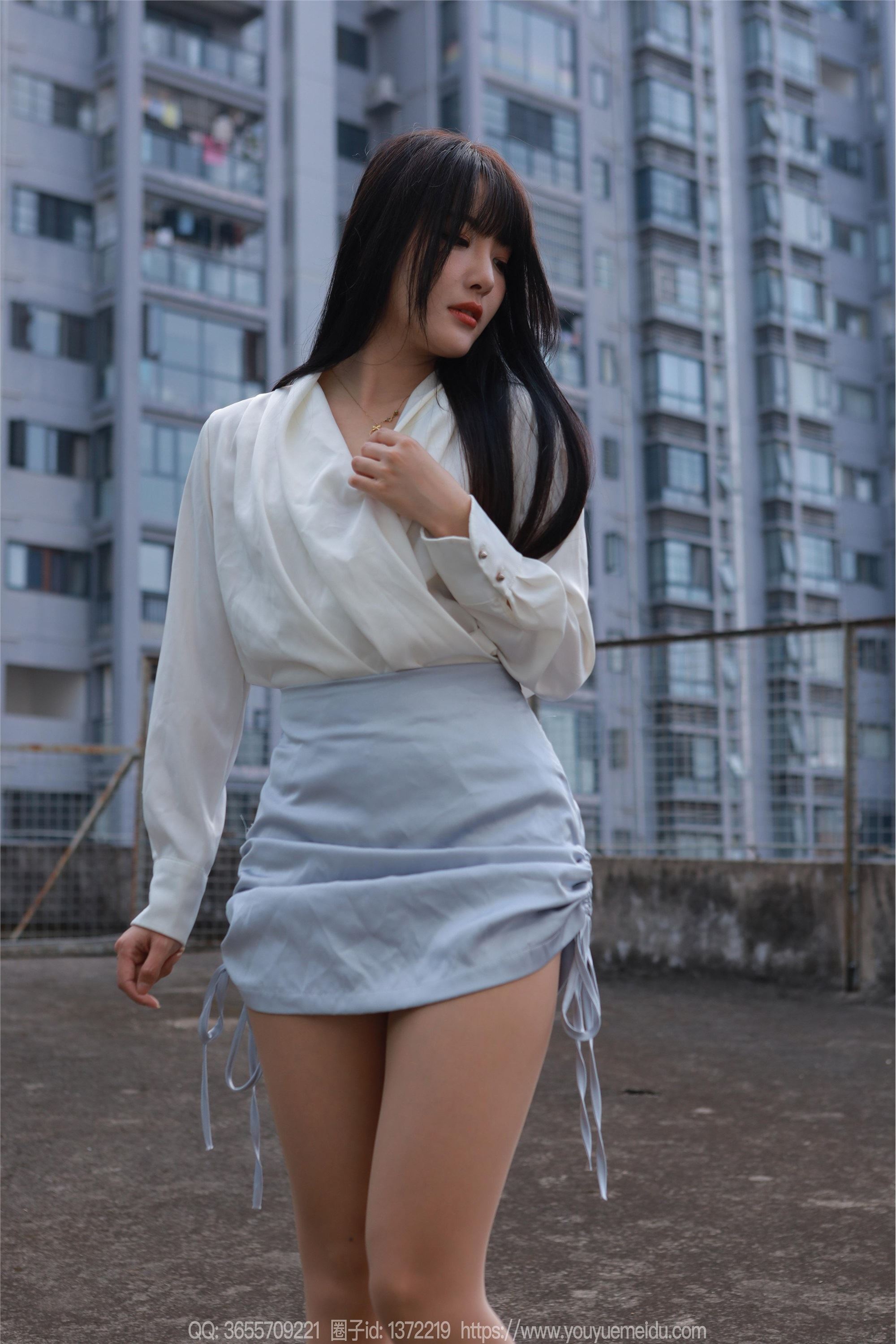 图片[2]-IESS异思趣向期期2024.11.10期丝享家期1894期婉萍《蓝色短裙（下）》-秀人网