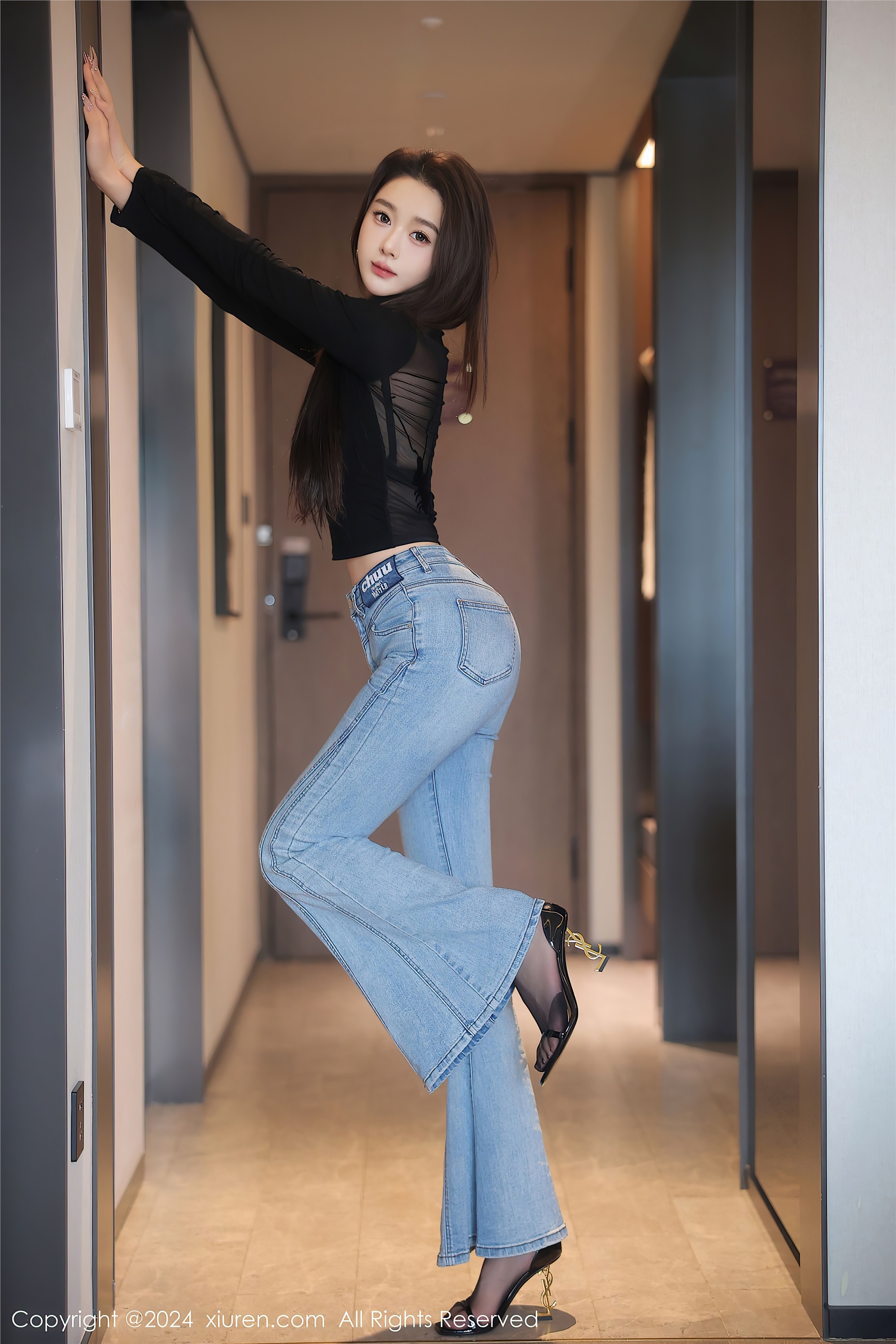 图片[2]-Xiuren秀人网期2024.12.06期N第9555期Candy糖糖-秀人网