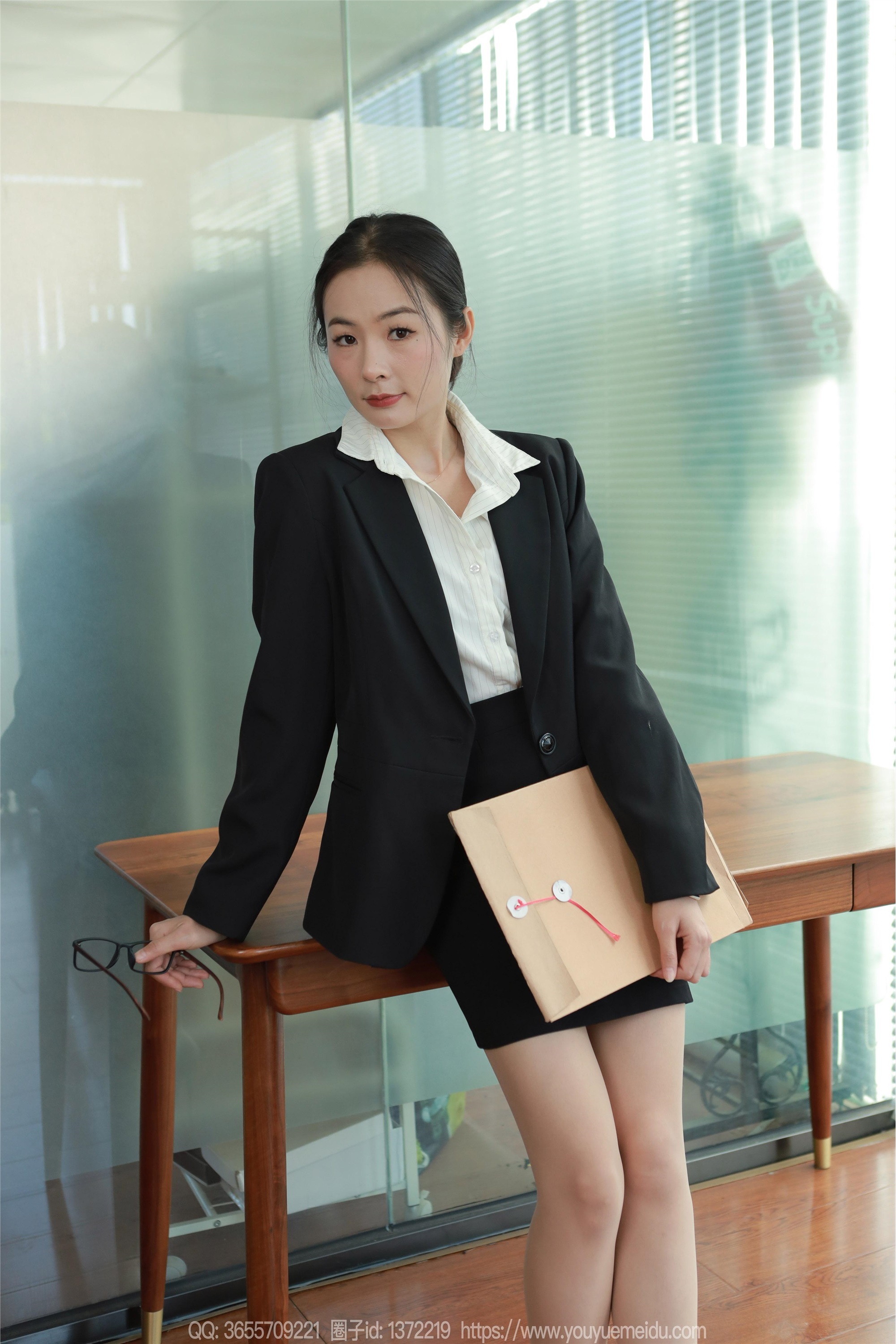 图片[2]-IESS异思趣向期期2024.12.09期丝享家期1919期小金《肉丝主管》-秀人网