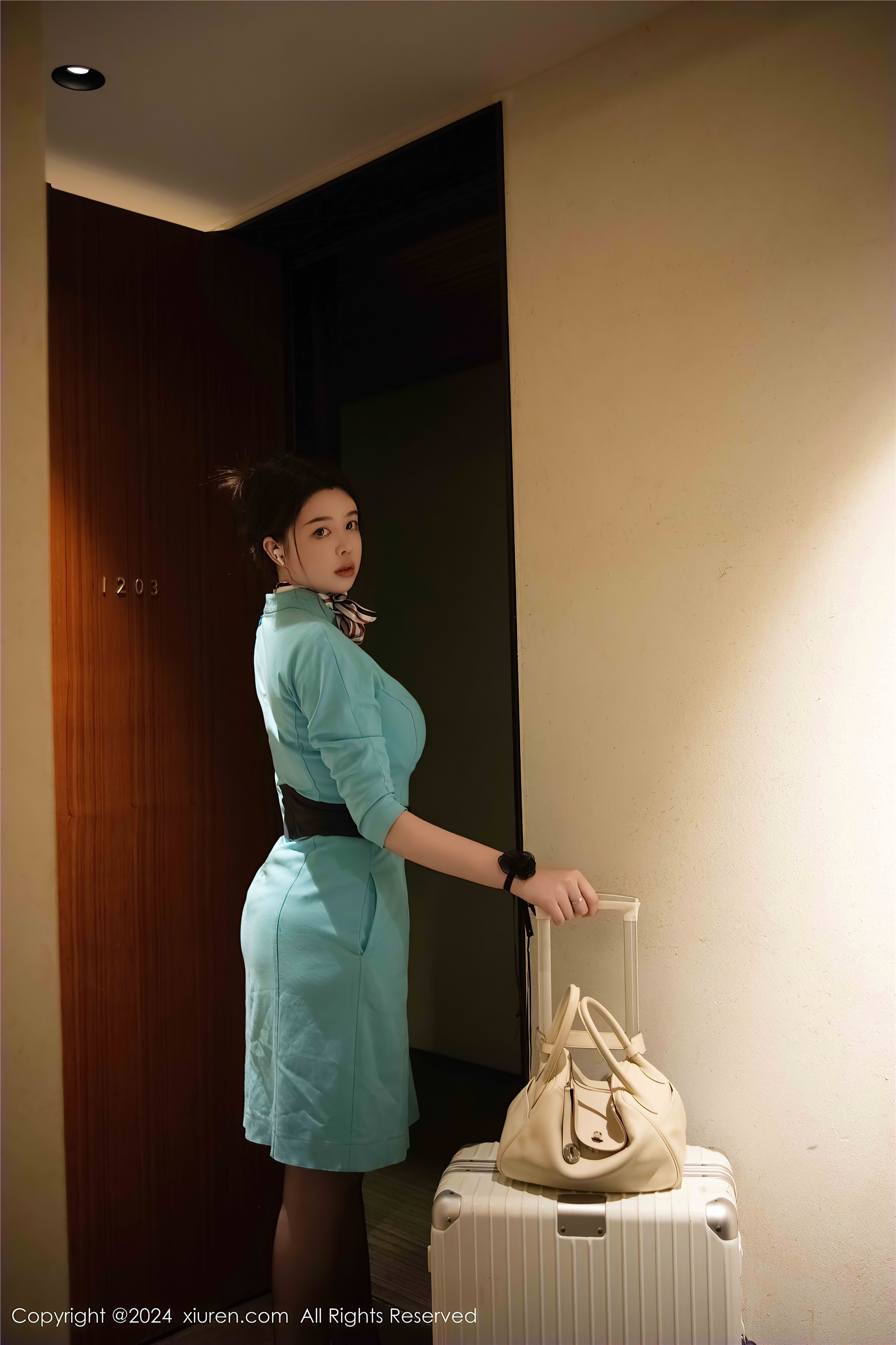 图片[2]-Xiuren秀人网期2024.12.17期N第9609期樱桃小犊子-套图网