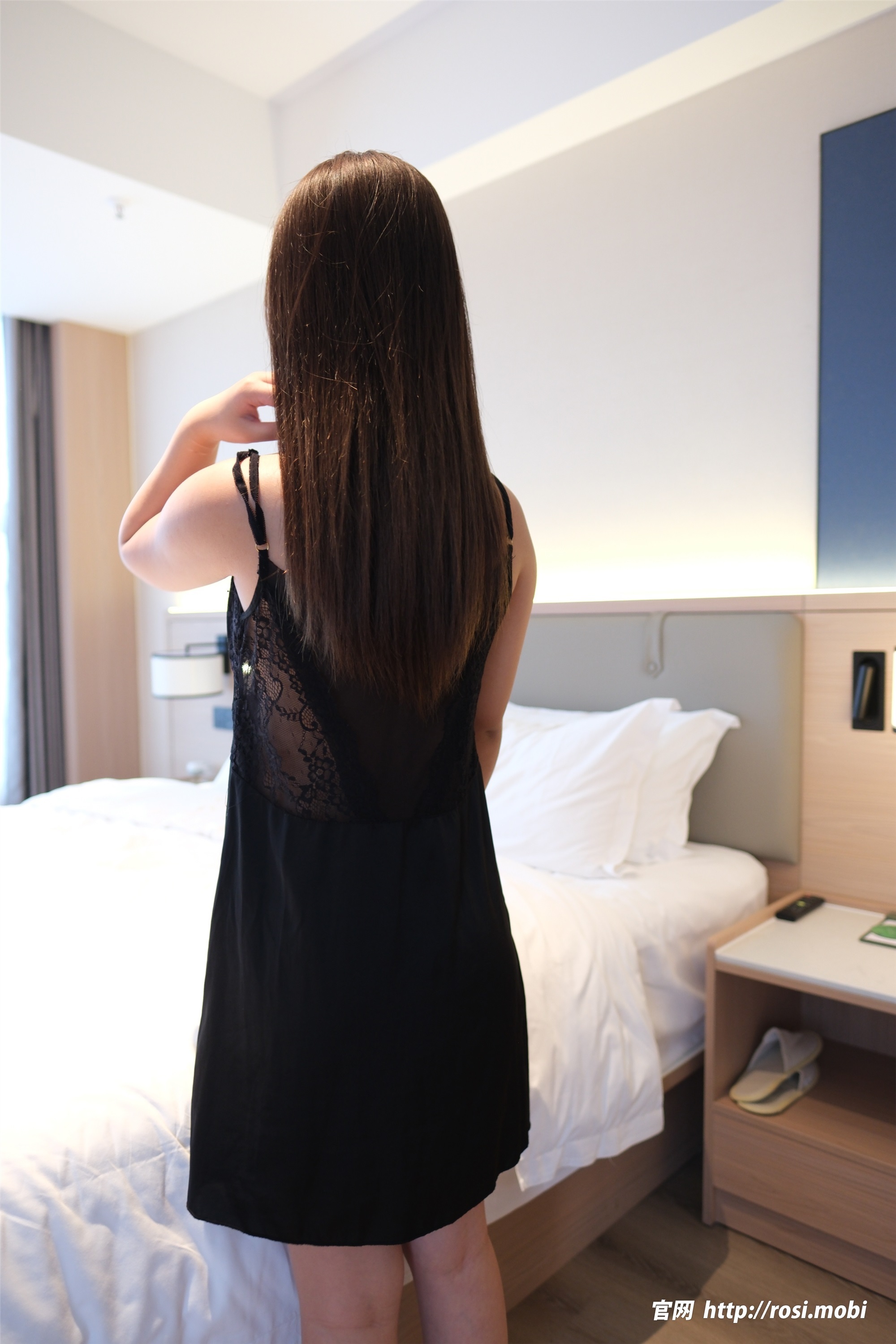 图片[2]-ROSI写真期2025.03.08期N第4842-秀人网