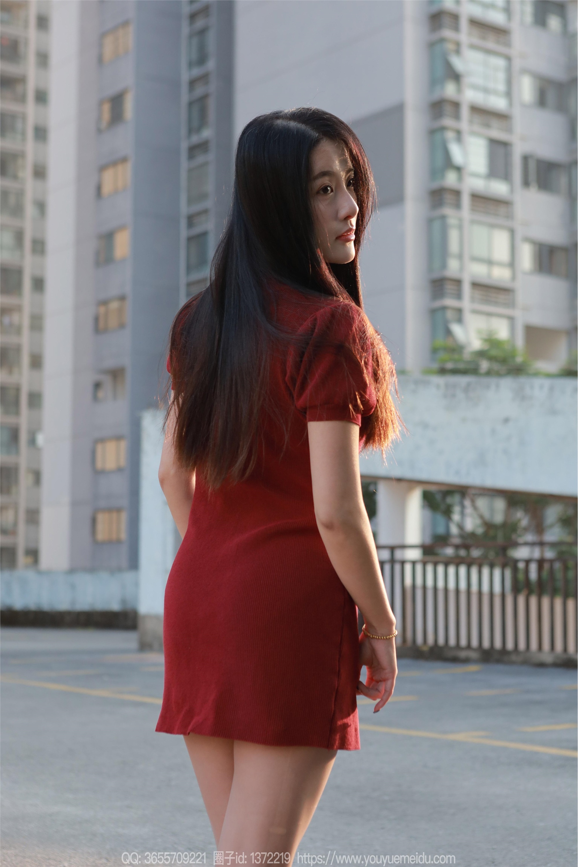 图片[4]-IESS异思趣向期期2025.02.21期丝享家期1983期婉萍《红苹果（下）》-秀人网