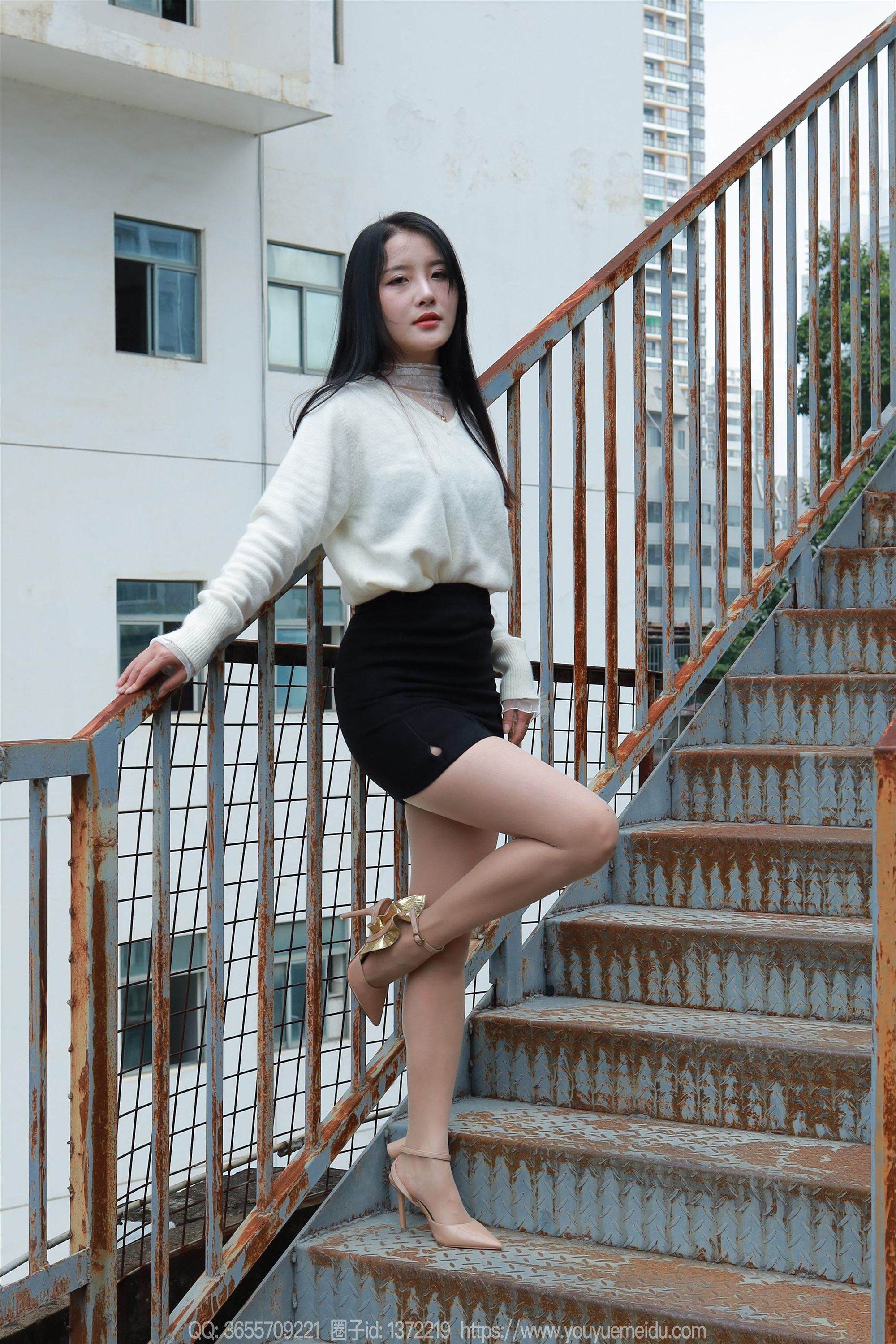 IESS异思趣向期期2025.03.03期丝享家期1991期婉萍《酒杯美腿》-套图网