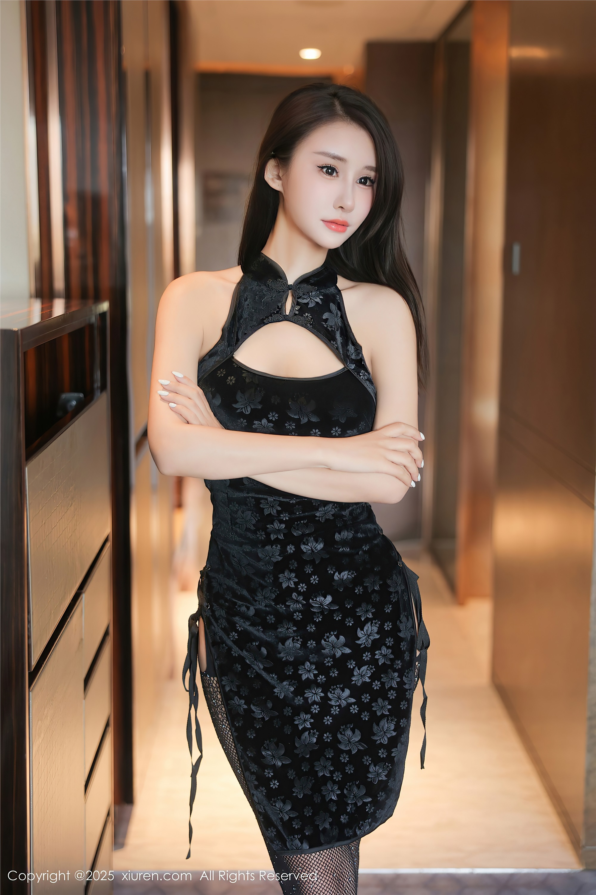 Xiuren秀人网期2025.03.10期N第9990期艺艺yiyi-秀人网