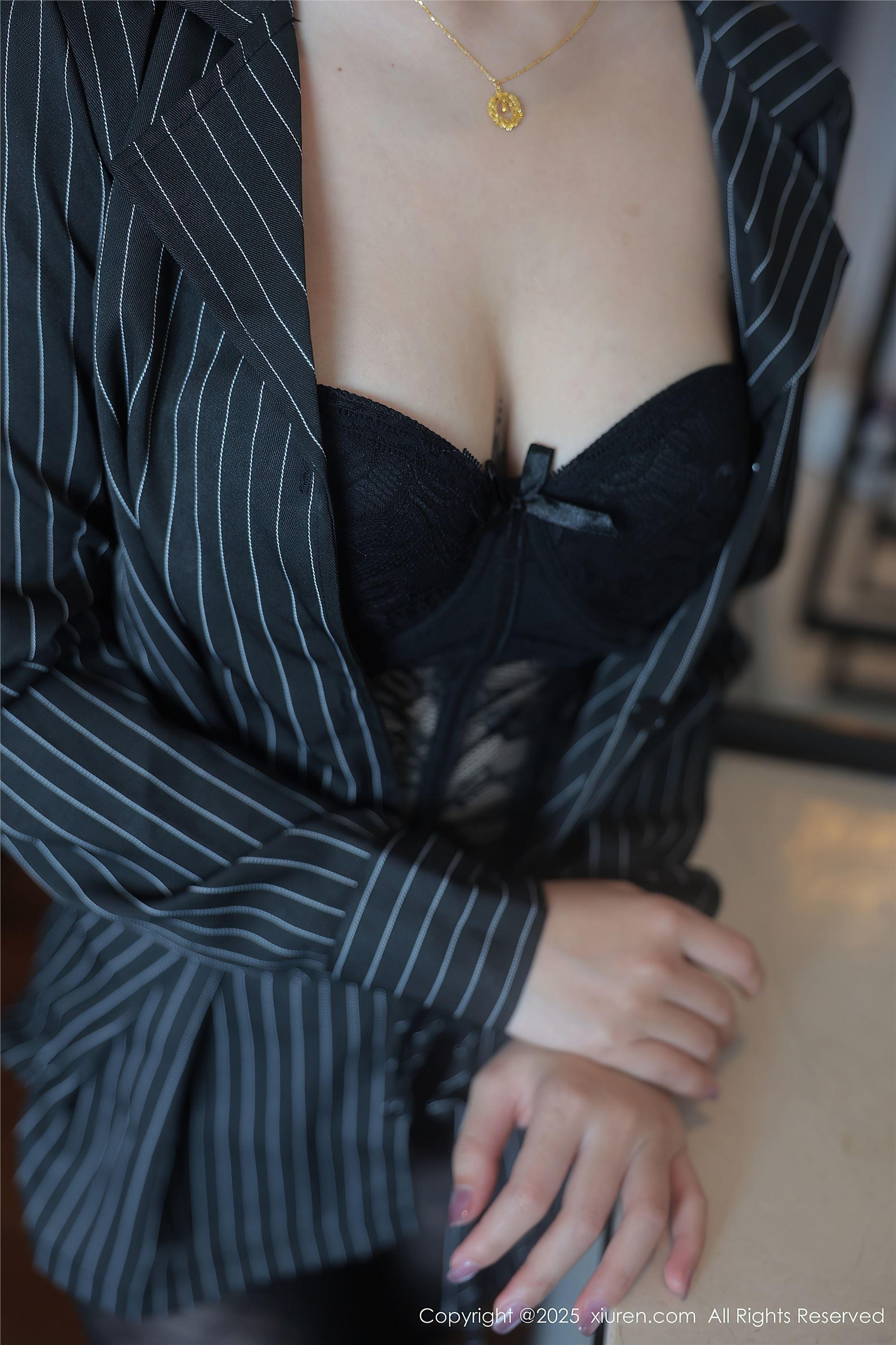 图片[4]-Xiuren秀人网期2025.03.27期N第10076期汐子-套图网