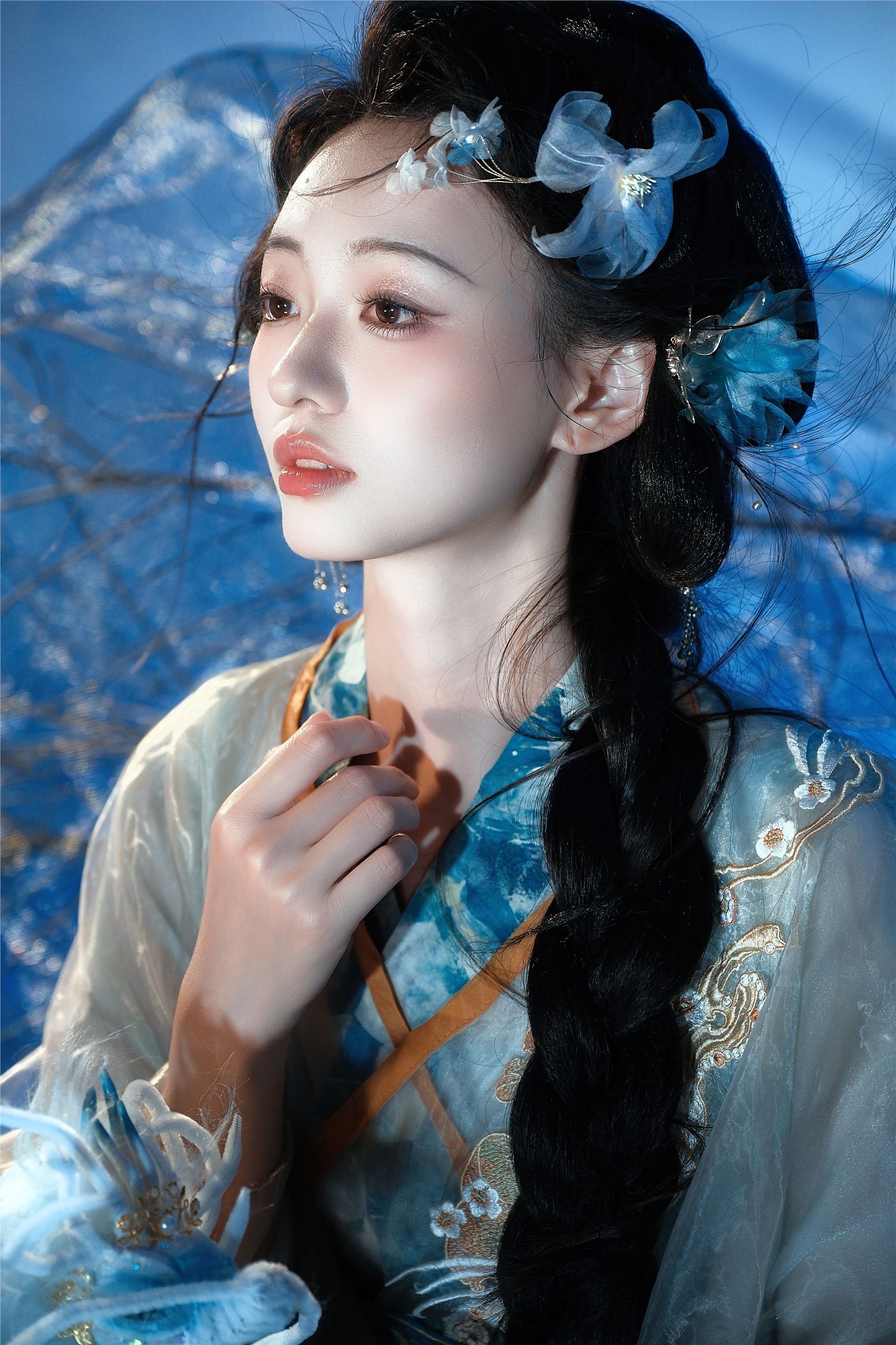 图片[3]-YITUYU艺图语期2025.01.02期蓝龙期小羊爱干饭-秀人网