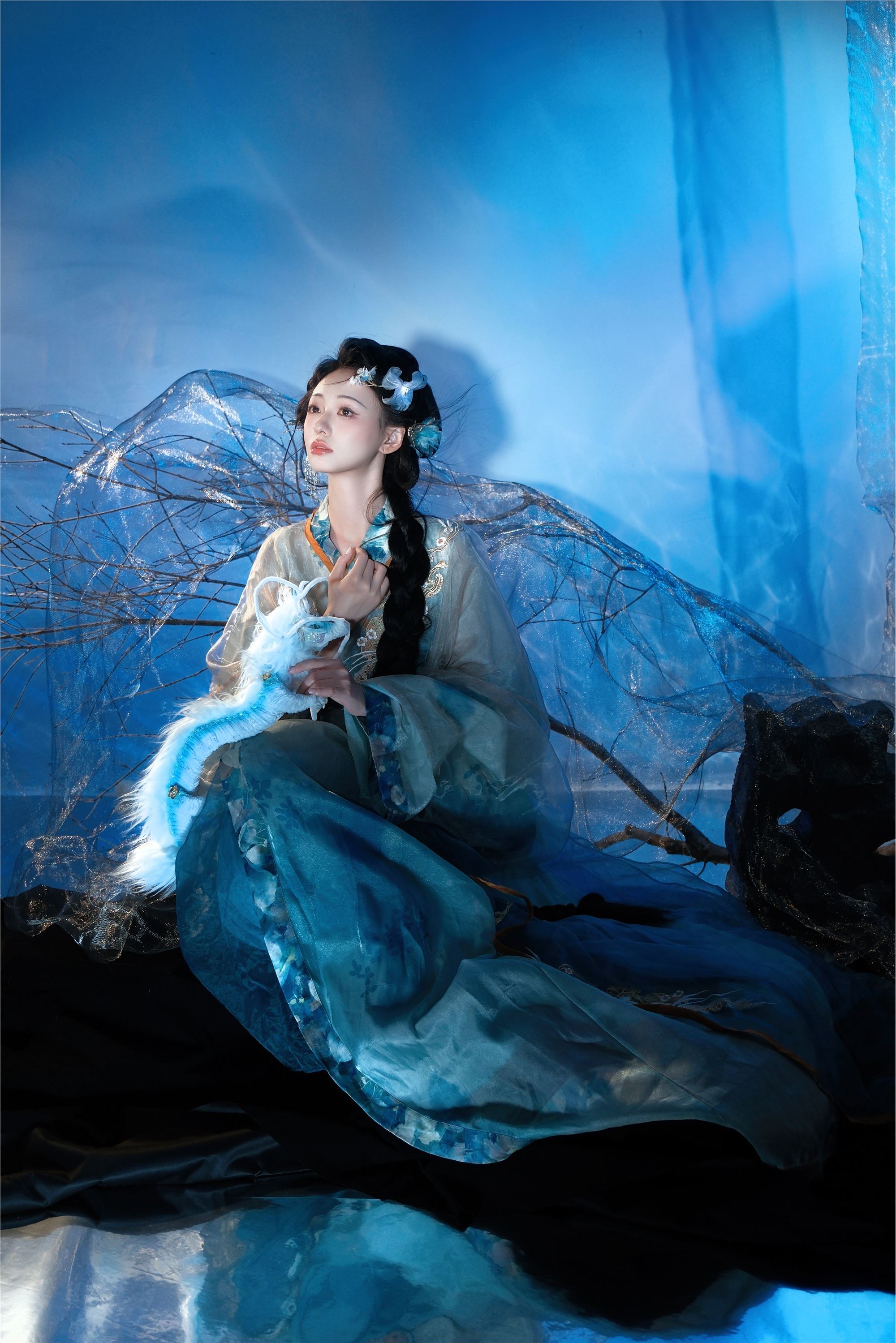 图片[5]-YITUYU艺图语期2025.01.02期蓝龙期小羊爱干饭-秀人网