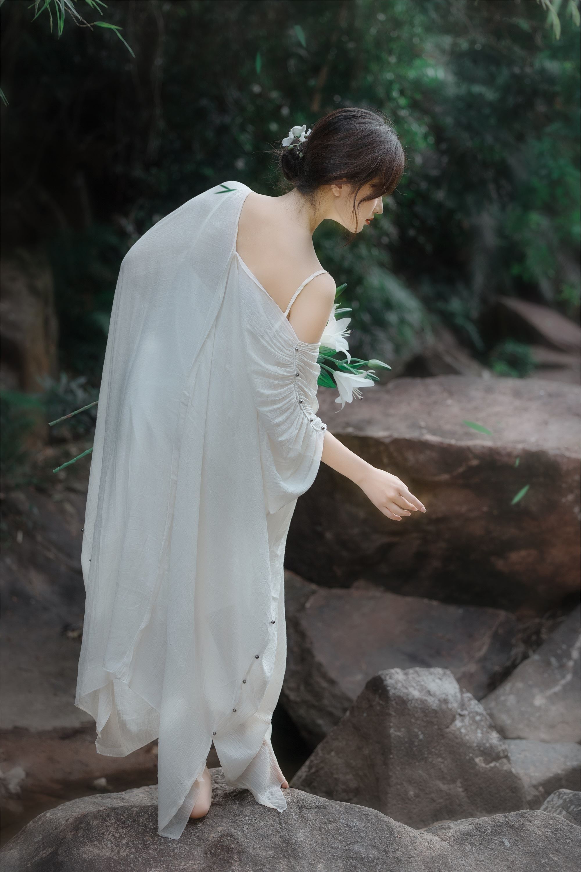 图片[4]-YITUYU艺图语期2025.01.02期溪边情思期大歪歪哥-秀人网