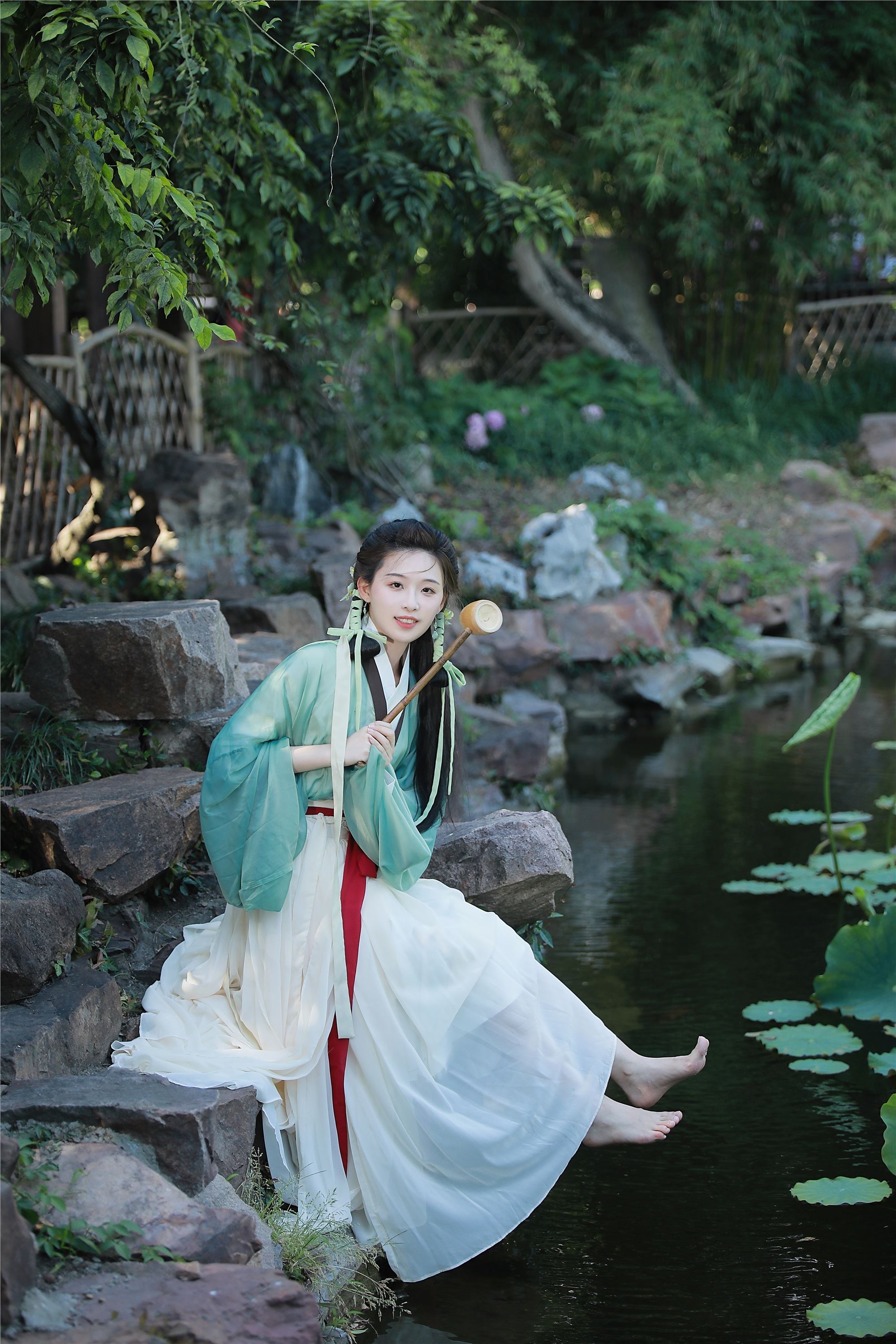 图片[2]-YITUYU艺图语期2025.01.05期小荷期_喵喵家的小鱼干_-秀人网