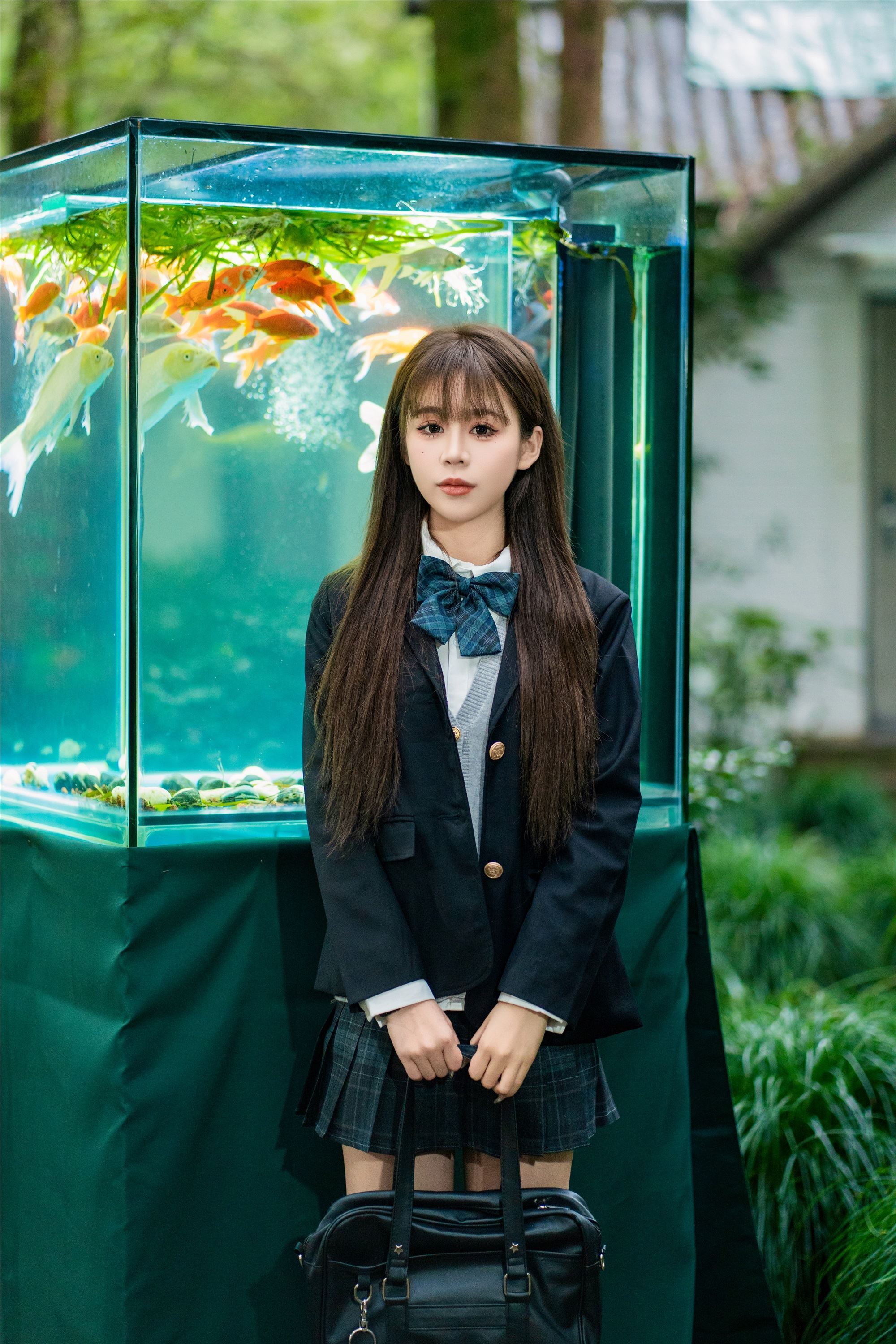 图片[2]-YITUYU艺图语期2025.01.05期深色jk期泡芙小方-秀人网