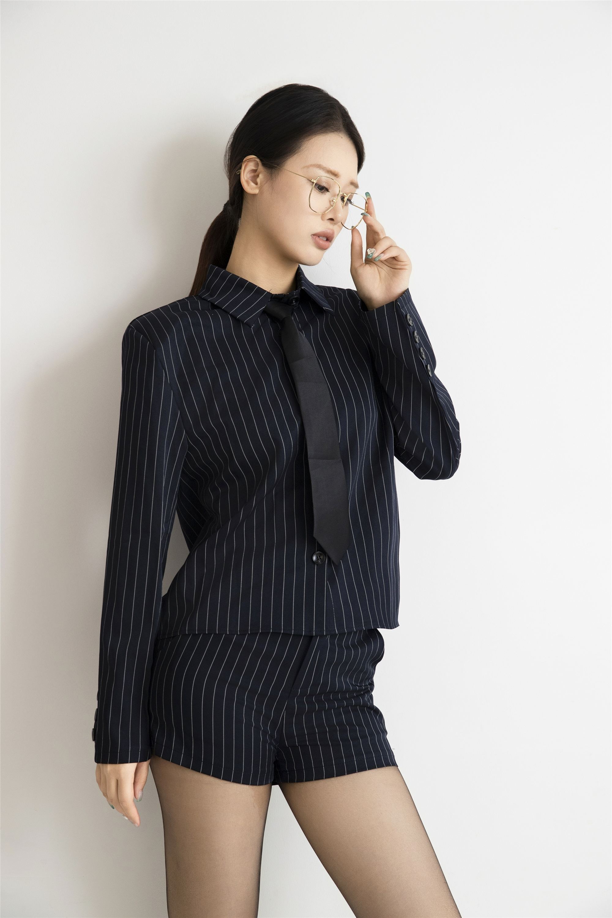 图片[2]-YITUYU艺图语期2025.01.19期Office期siren期Chenaling_CL-秀人网