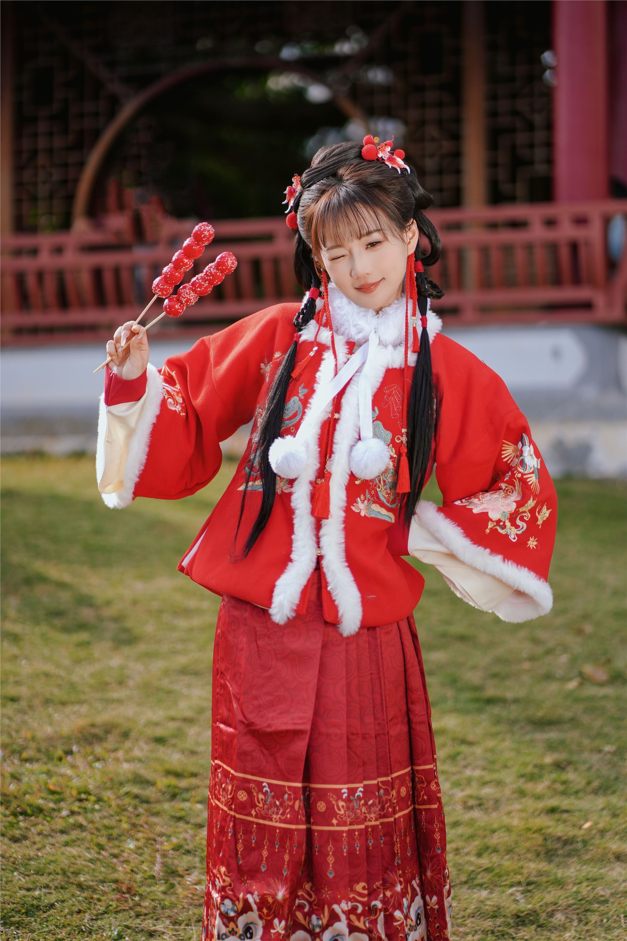 图片[2]-YITUYU艺图语期2025.01.31期红韵倩影期·期新年少女写真期甜心小鹿-套图网