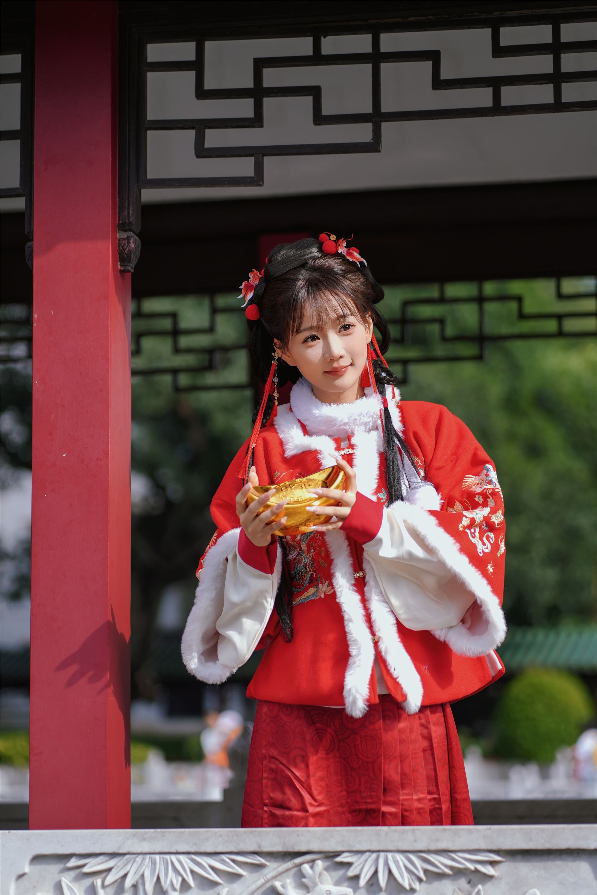 图片[6]-YITUYU艺图语期2025.01.31期红韵倩影期·期新年少女写真期甜心小鹿-套图网