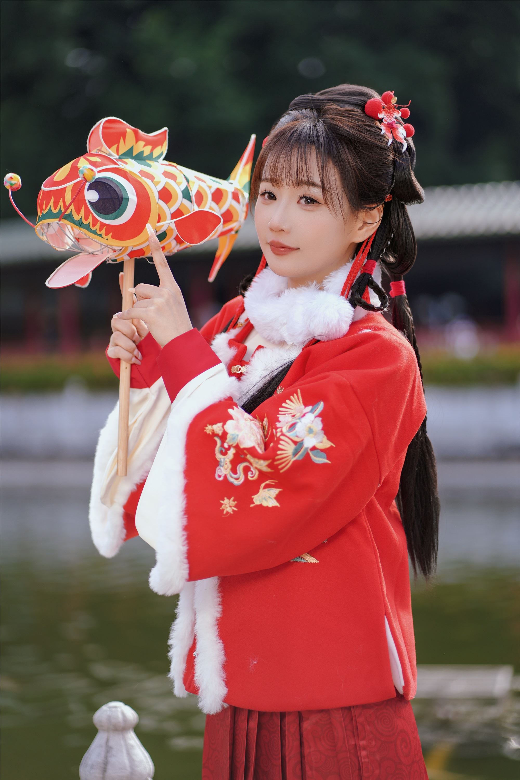 图片[9]-YITUYU艺图语期2025.01.31期红韵倩影期·期新年少女写真期甜心小鹿-套图网