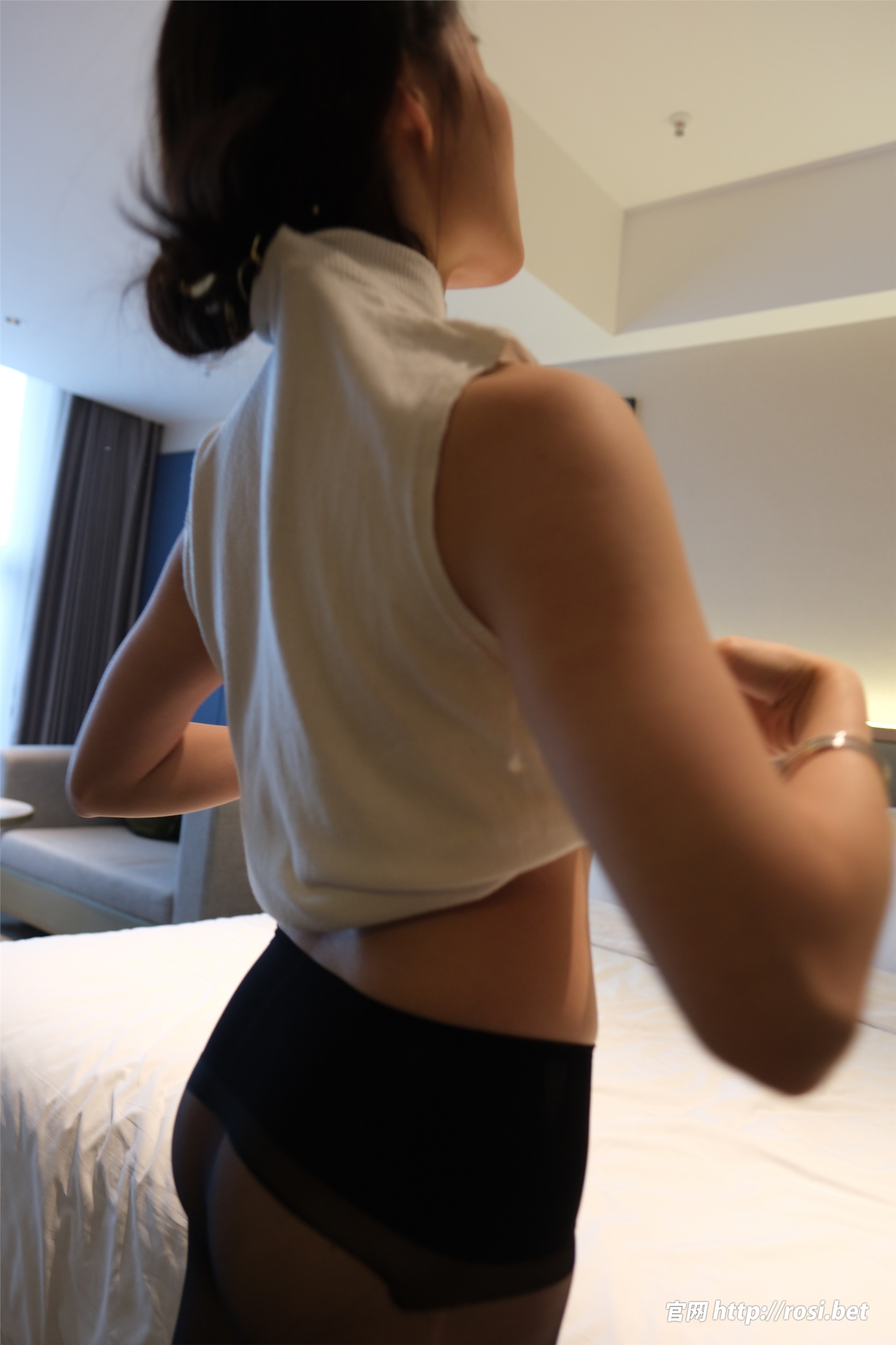 图片[2]-ROSI写真期2025.10.17期N第5065-秀人网