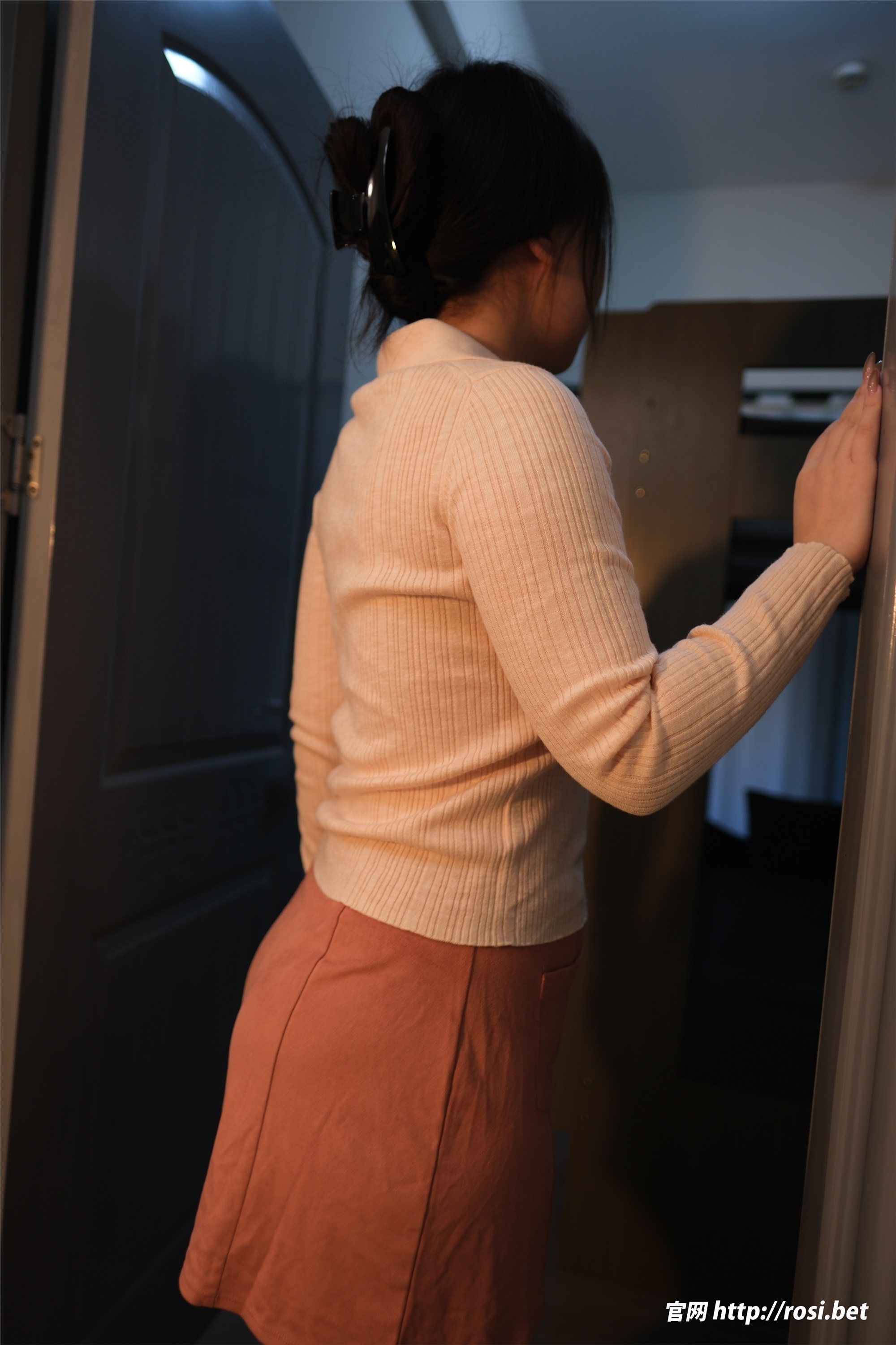 图片[2]-ROSI写真期2025.10.23期N第5071-秀人网
