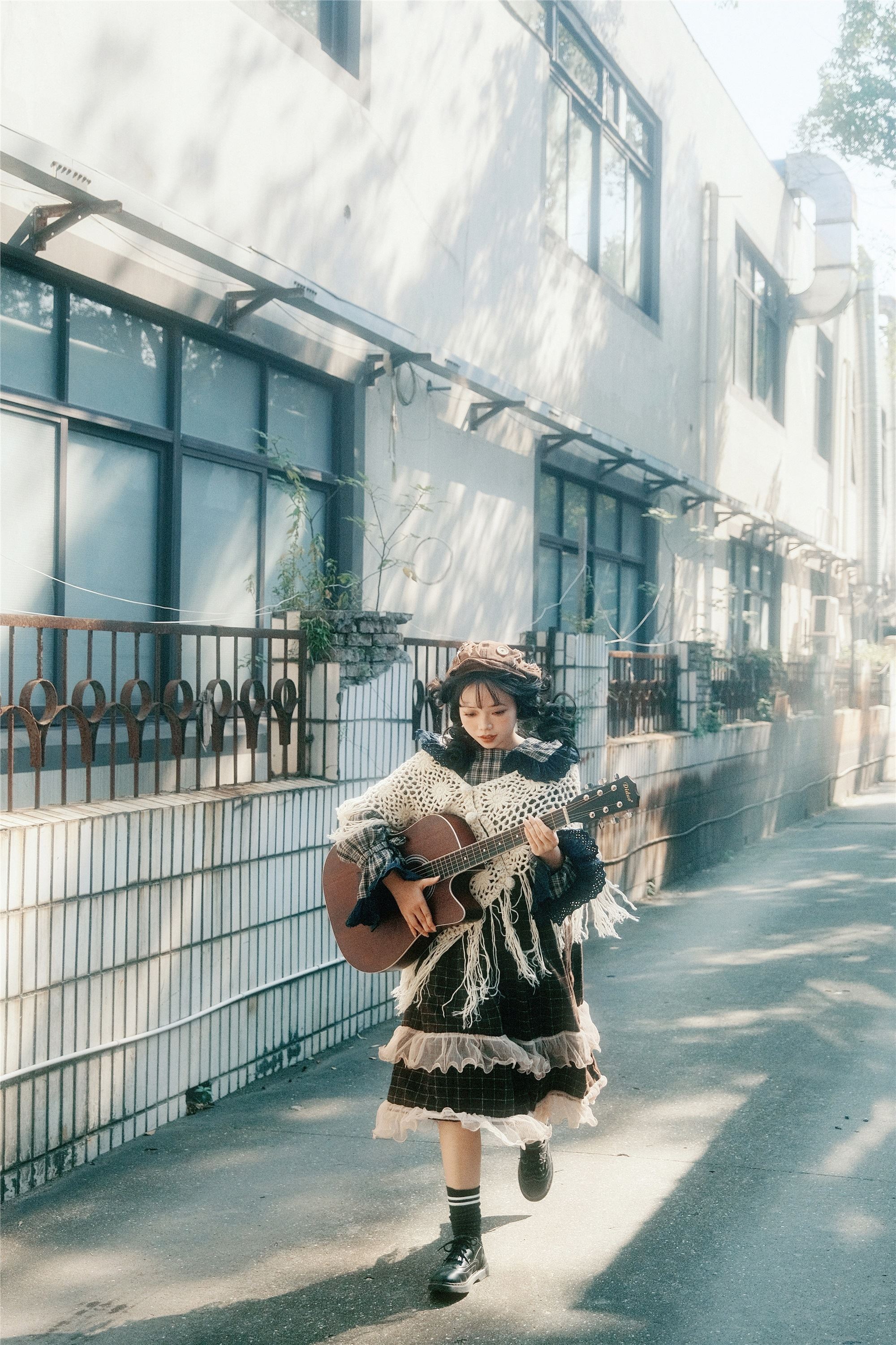 图片[2]-YITUYU期艺图语期2025.03.12期秋天才刚有风景期贝贝不睡觉-秀人网