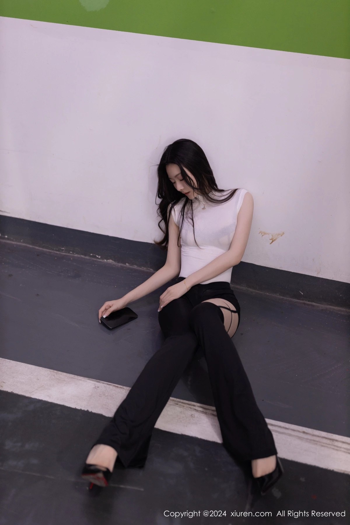 [XiuRen秀人网]第8270期小逗逗写真 photo 1-5