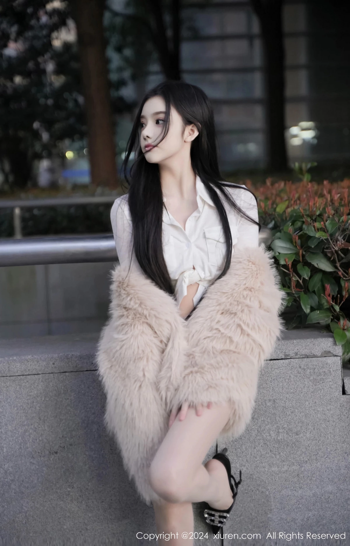   [XiuRen]高清写真图 2024.03.20 No.8261 龙雪儿 清纯美腿第9张图片