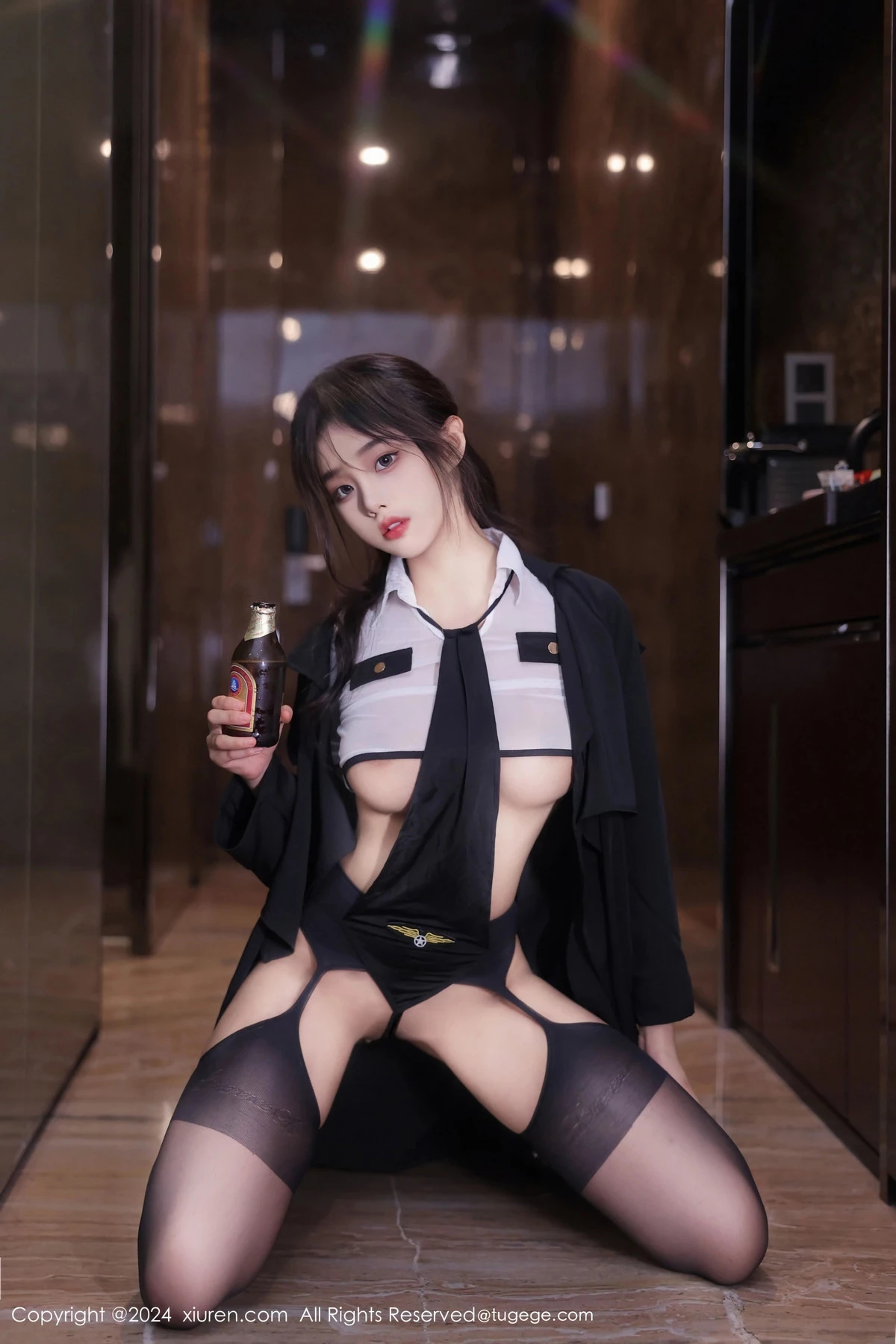 [XiuRen]高清写真图 2024.03.21 No.8265 王心悦 美腿黑丝-秀人网