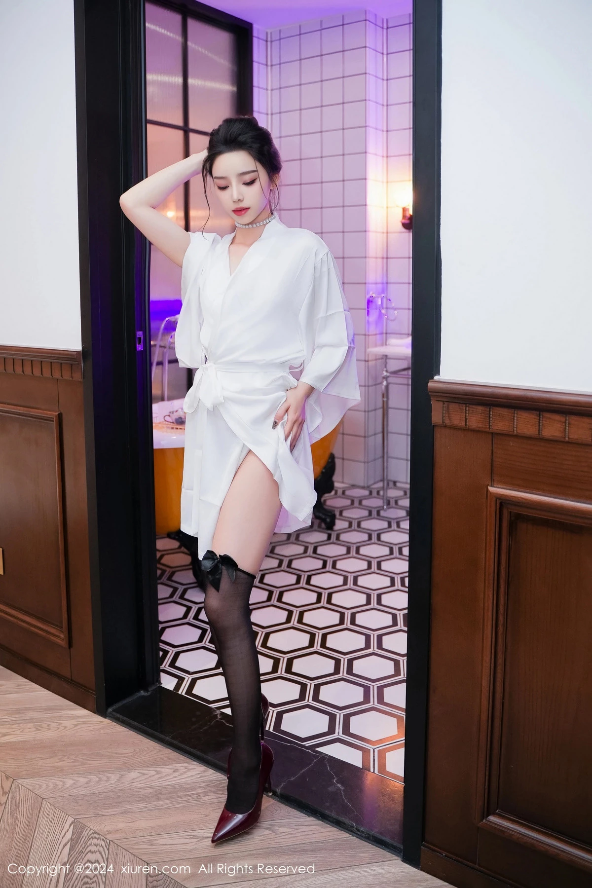   [XiuRen]高清写真图 2024.03.25 No.8283 苏曼兮 黑丝美腿第8张图片