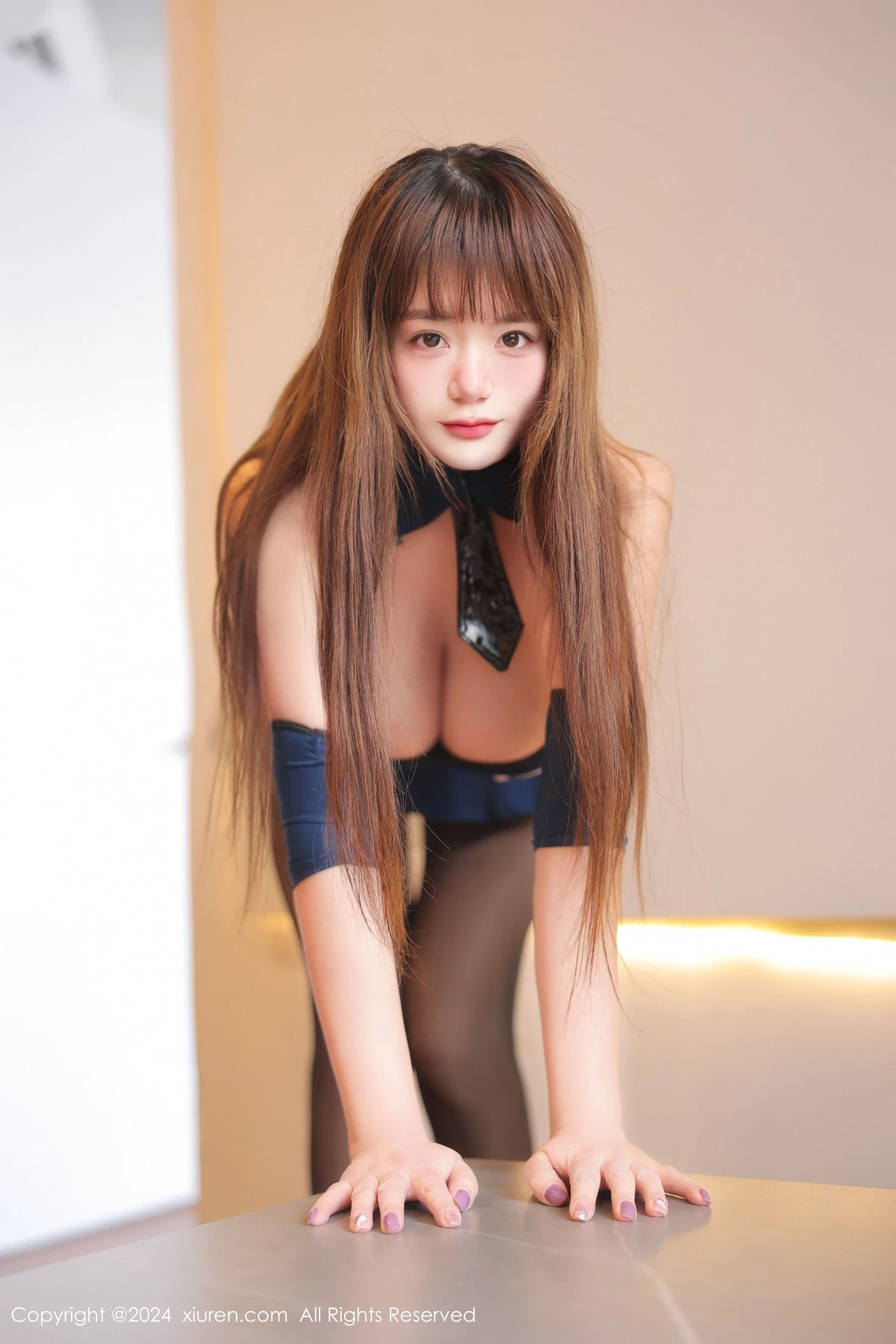   [XiuRen]高清写真图 2024.03.28 No.8304 陈柒柒 黑丝美腿第9张图片