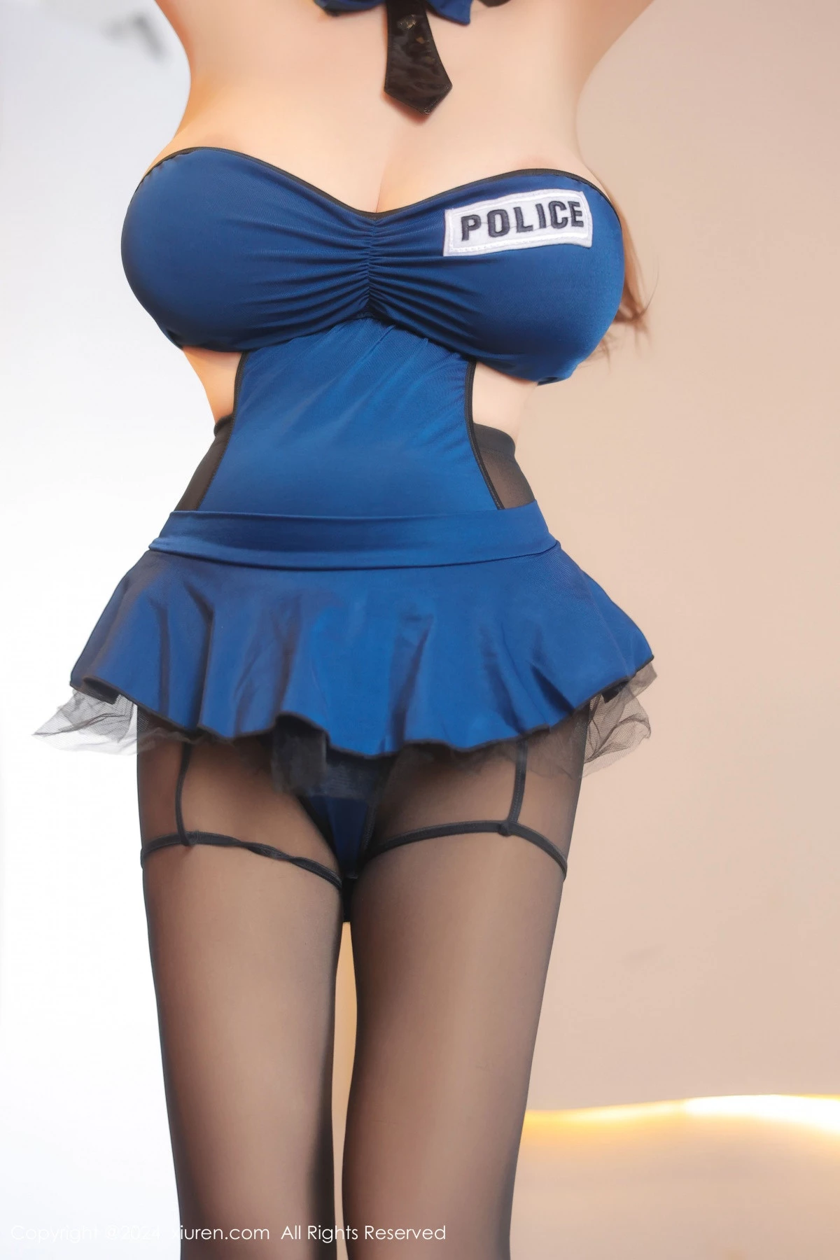   [XiuRen]高清写真图 2024.03.28 No.8304 陈柒柒 黑丝美腿第10张图片