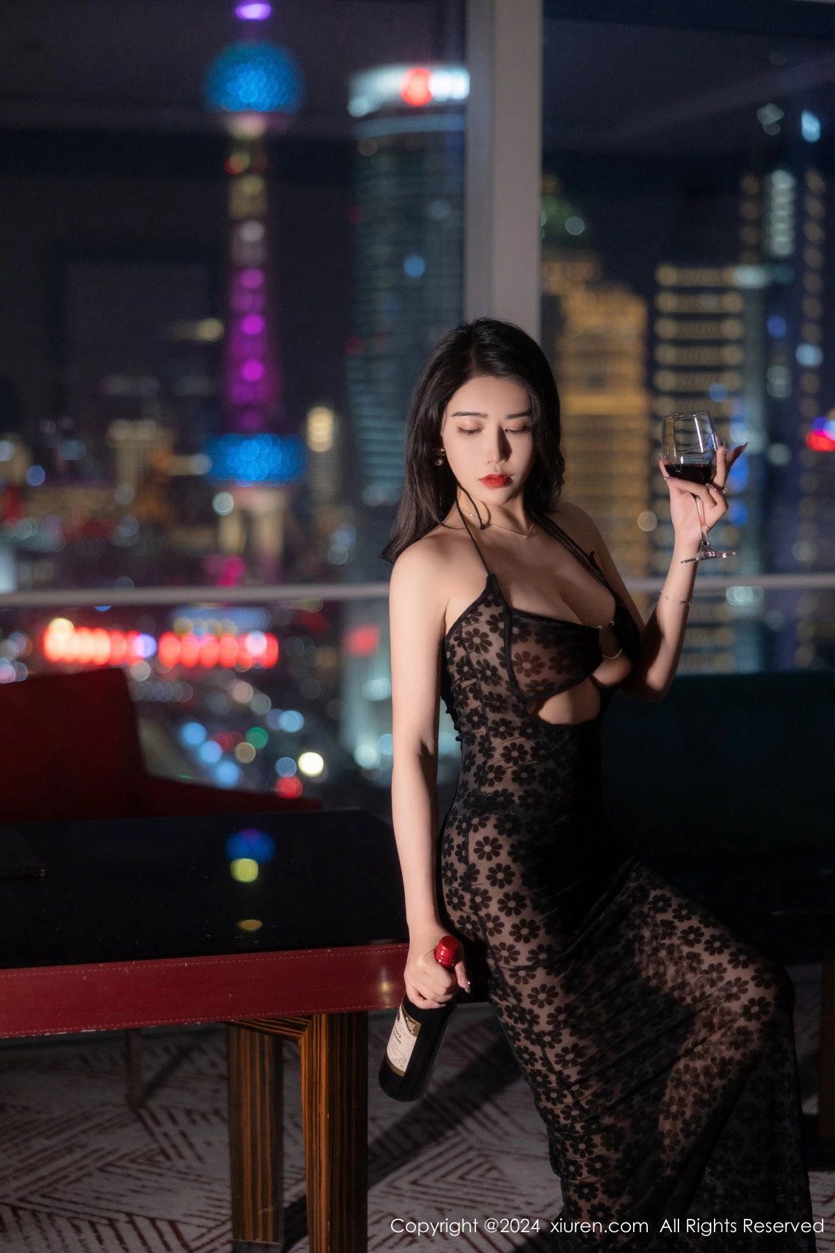   [XiuRen]高清写真图 2024.04.08 No.8355 李若汐 美胸性感第4张图片