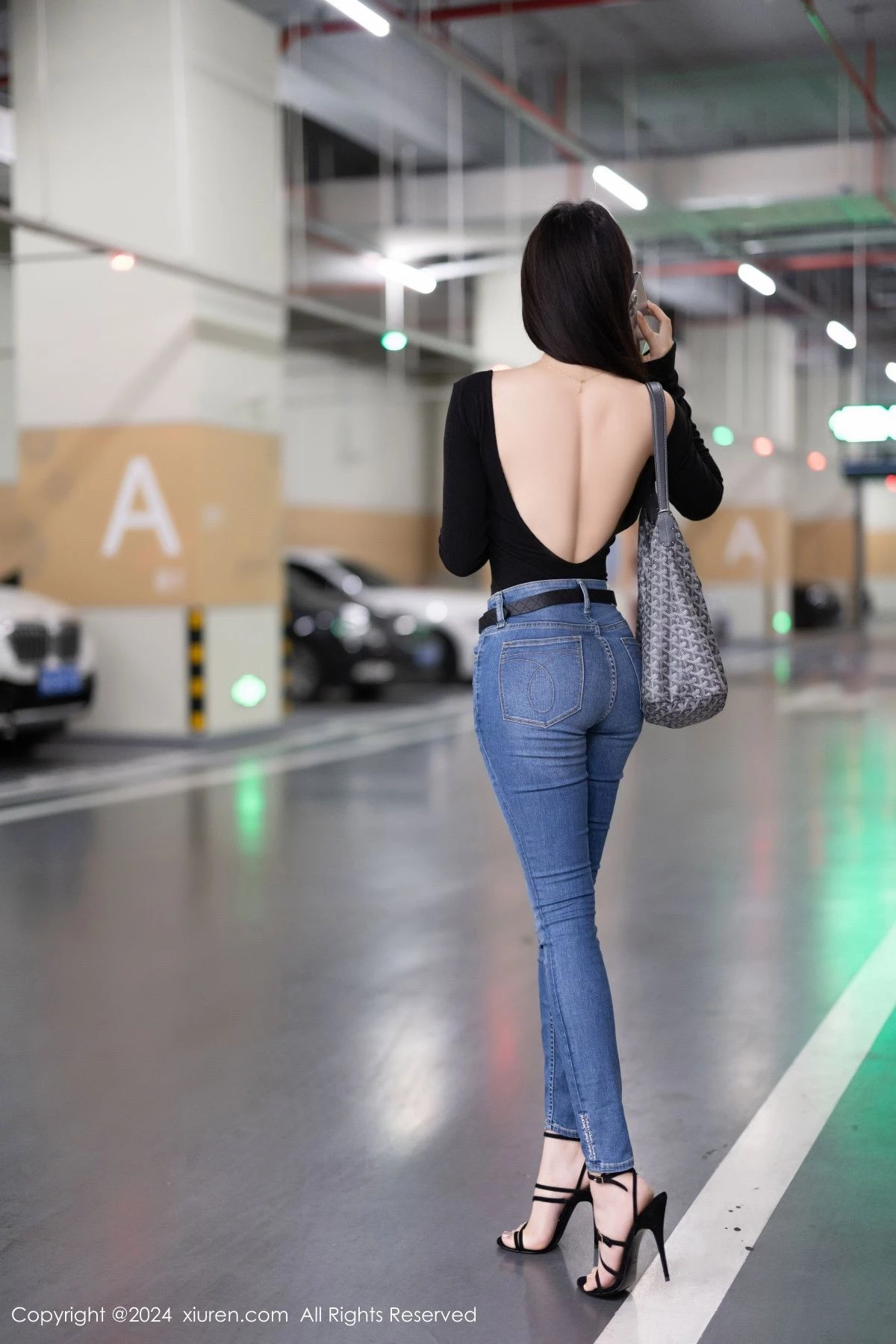 [XiuRen]高清写真图 2024.04.12 No.8385 徐莉芝Booty 黑丝美腿-套图网