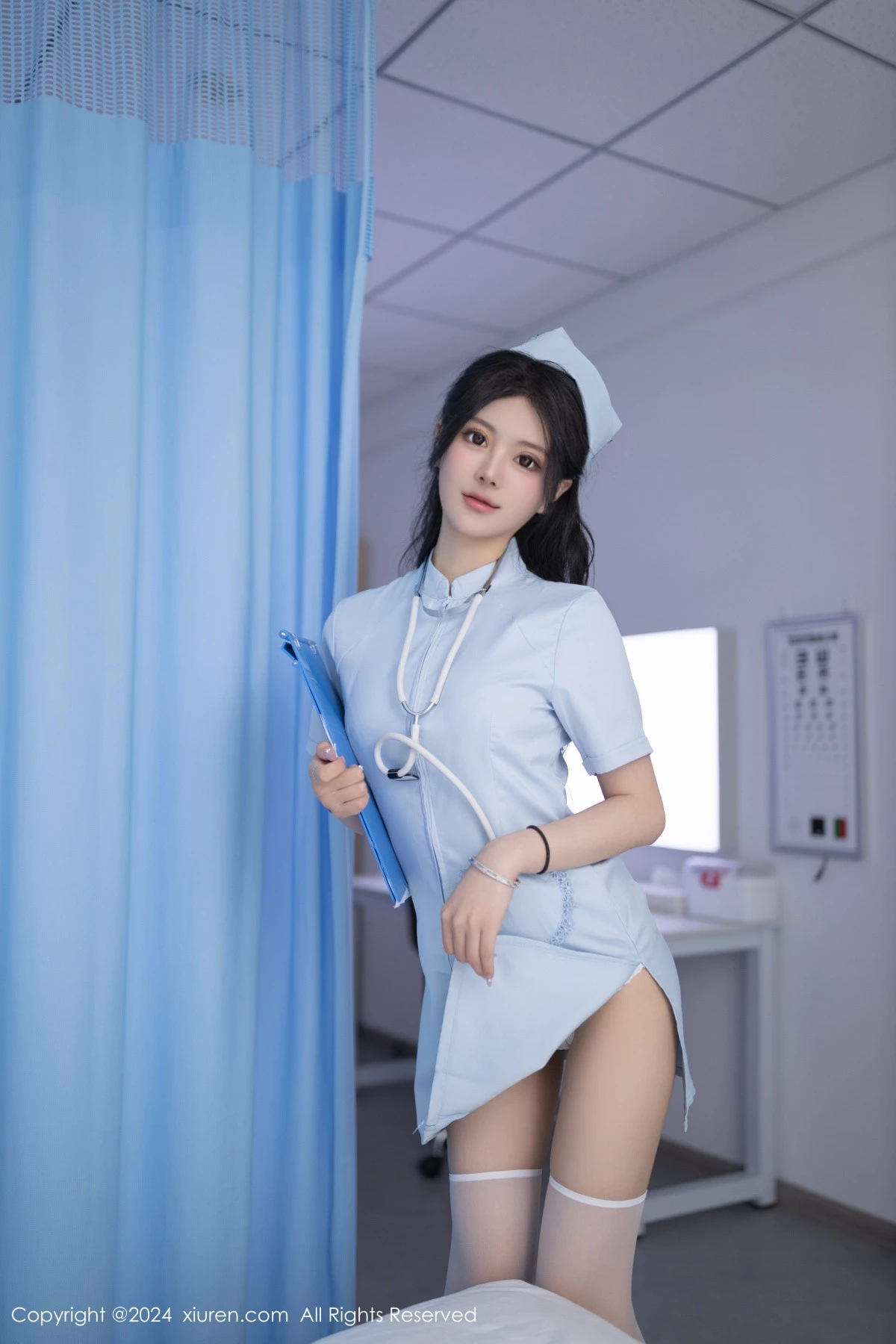   [XiuRen]高清写真图 2024.04.12 No.8389 幼幼 丝袜美腿第8张图片