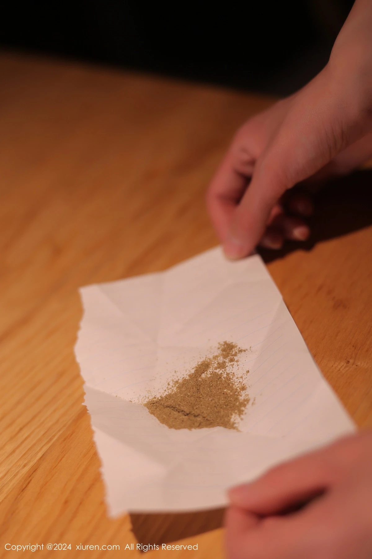   [XiuRen]高清写真图 2024.04.12 No.8388 桃妖夭 美腿丝袜第4张图片