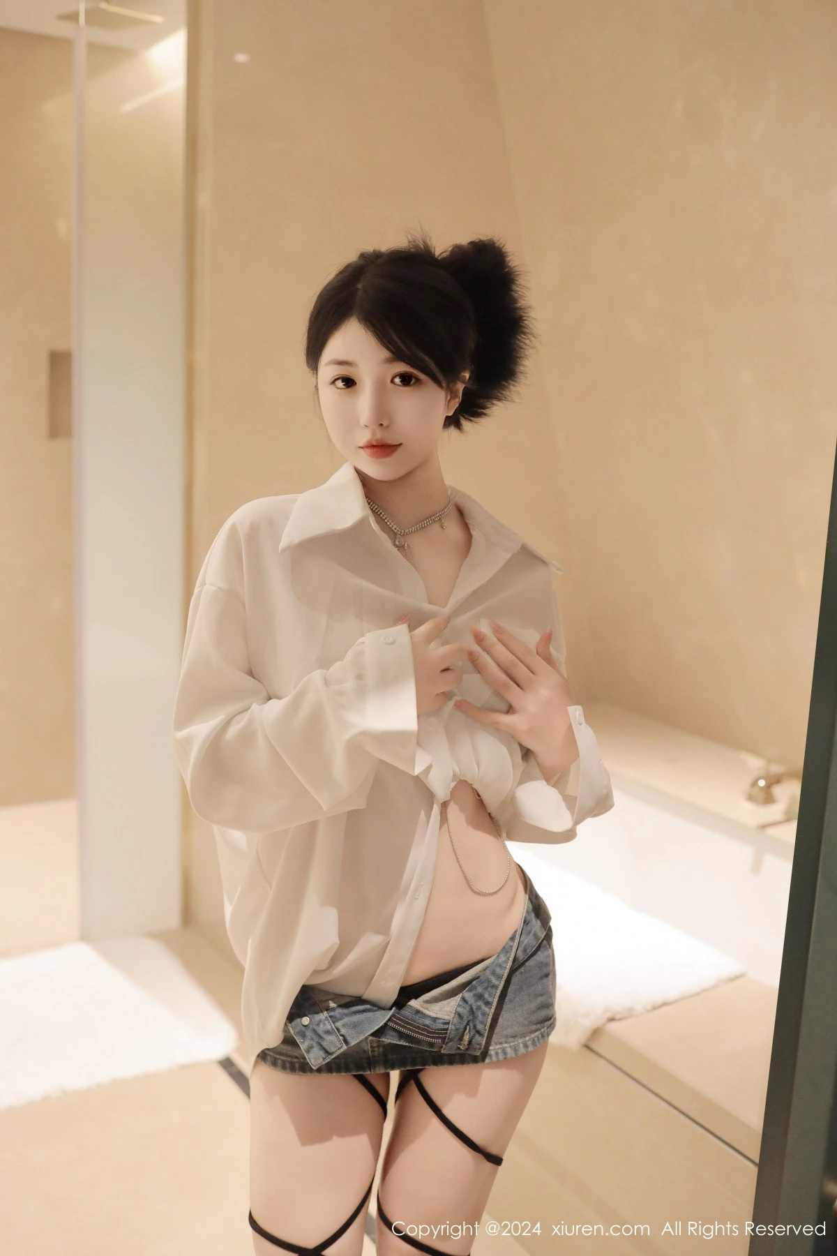   [XiuRen]高清写真图 2024.04.16 No.8400 陈小花 美胸性感第4张图片