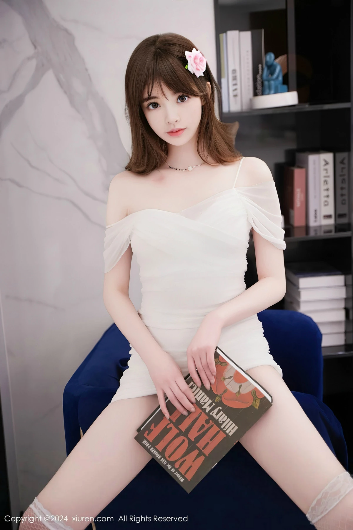   [XiuRen]高清写真图 2024.04.17 No.8407 梦灵儿Mini 丝袜美腿第3张图片