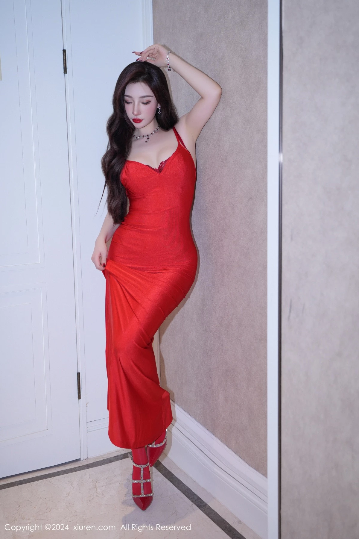   [XiuRen]高清写真图 2024.04.17 No.8406 蕾蕾醒了没 丝袜美腿第9张图片