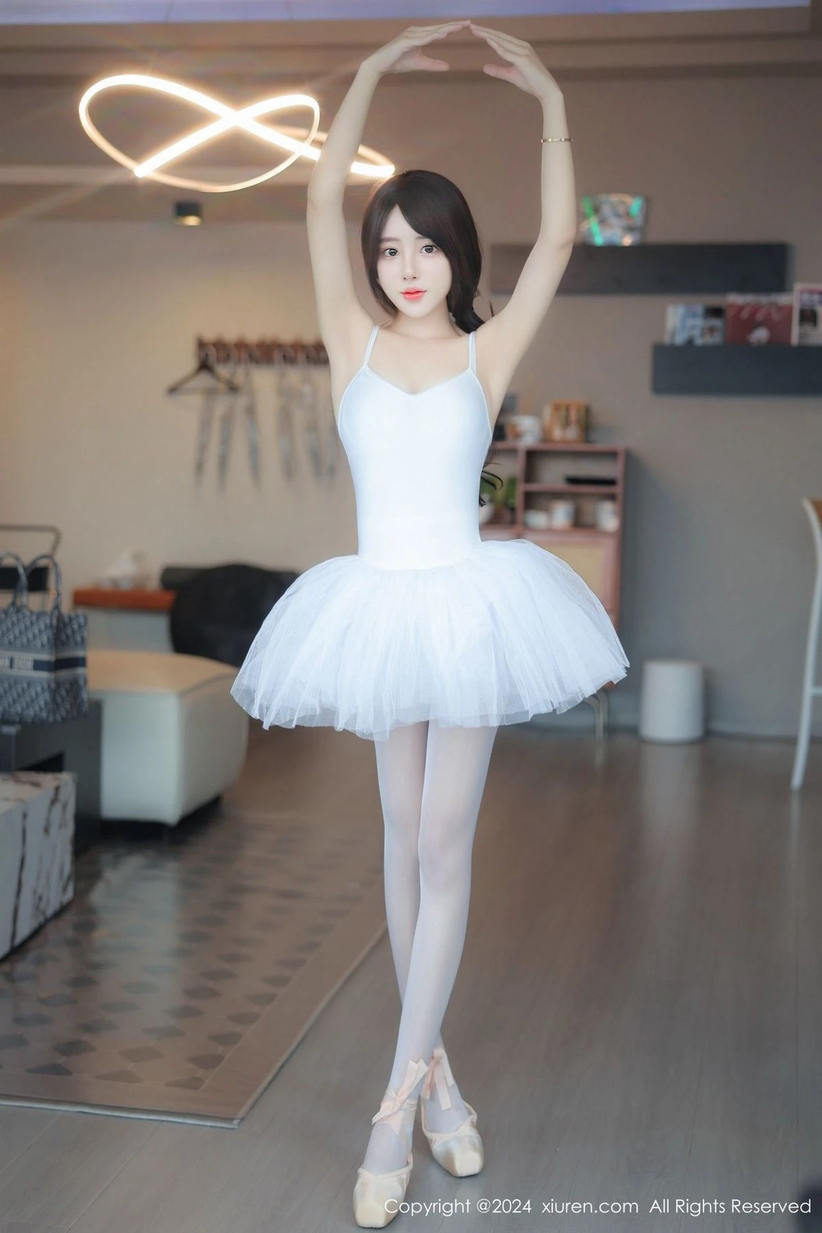 [XiuRen]高清写真图 2024.05.17 No.8564 桃妖夭 丝袜美腿-套图网