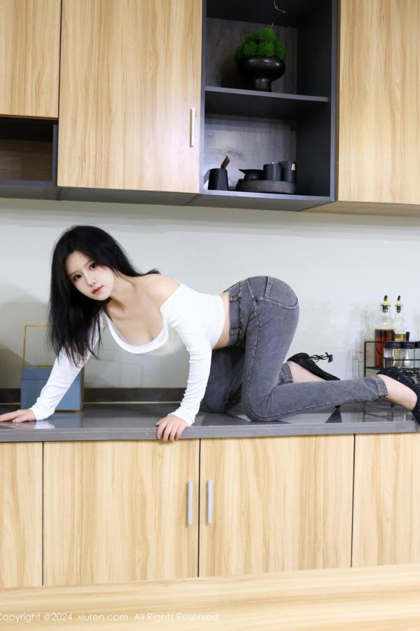 [XiuRen]高清写真图 2024.07.12 No.8853 小薯条nienie 性感美乳-套图网