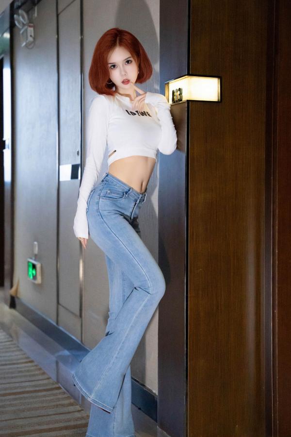 [XiuRen]高清写真图 2024.08.22 No.9050 白芷yy 牛仔裤美腿-套图网