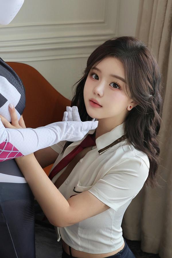 [XiuRen]高清写真图 2024.09.06 No.9122 小薯条nienie 蜘蛛侠-秀人网