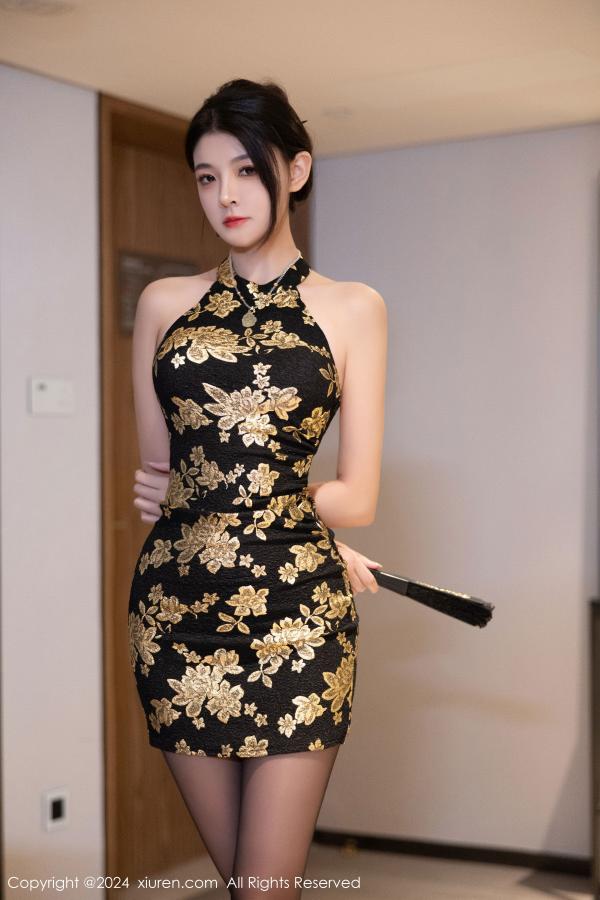   [XiuRen]高清写真图 2024.10.17 No.9304 初梦瑶 黑丝美腿第4张图片