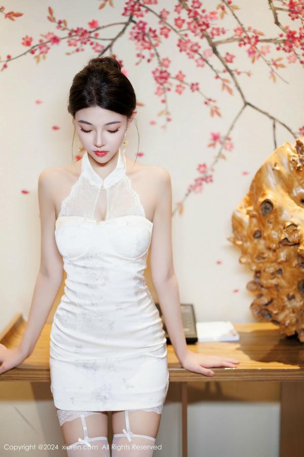   [XiuRen]高清写真图 2024.12.04 No.9548 初梦瑶 丝袜美腿第9张图片