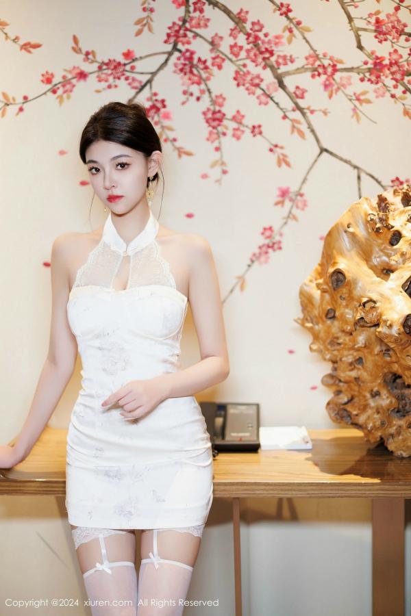   [XiuRen]高清写真图 2024.12.04 No.9548 初梦瑶 丝袜美腿第10张图片