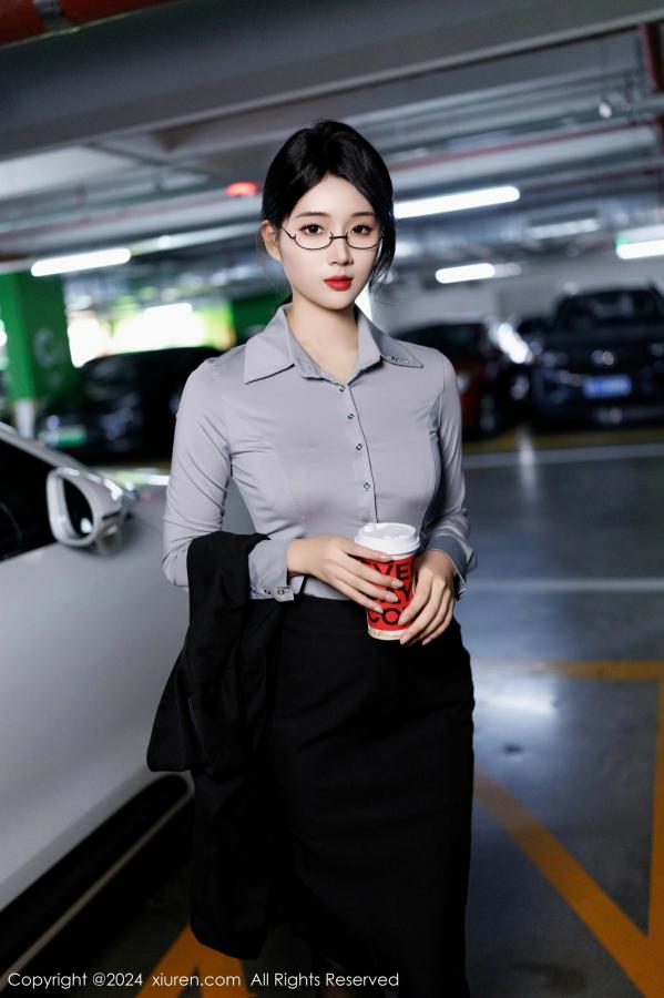   [XiuRen]高清写真图 2024.12.09 No.9567 南乔 OL美腿第2张图片