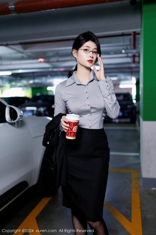   [XiuRen]高清写真图 2024.12.09 No.9567 南乔 OL美腿第3张图片