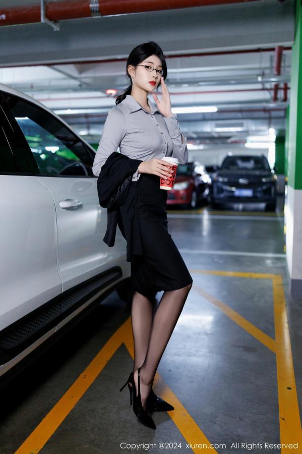   [XiuRen]高清写真图 2024.12.09 No.9567 南乔 OL美腿第4张图片