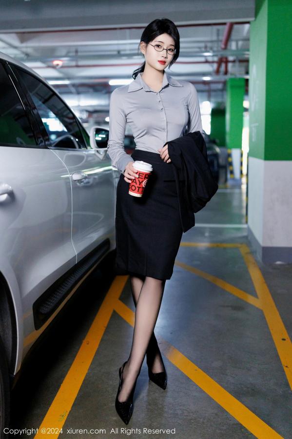   [XiuRen]高清写真图 2024.12.09 No.9567 南乔 OL美腿第6张图片