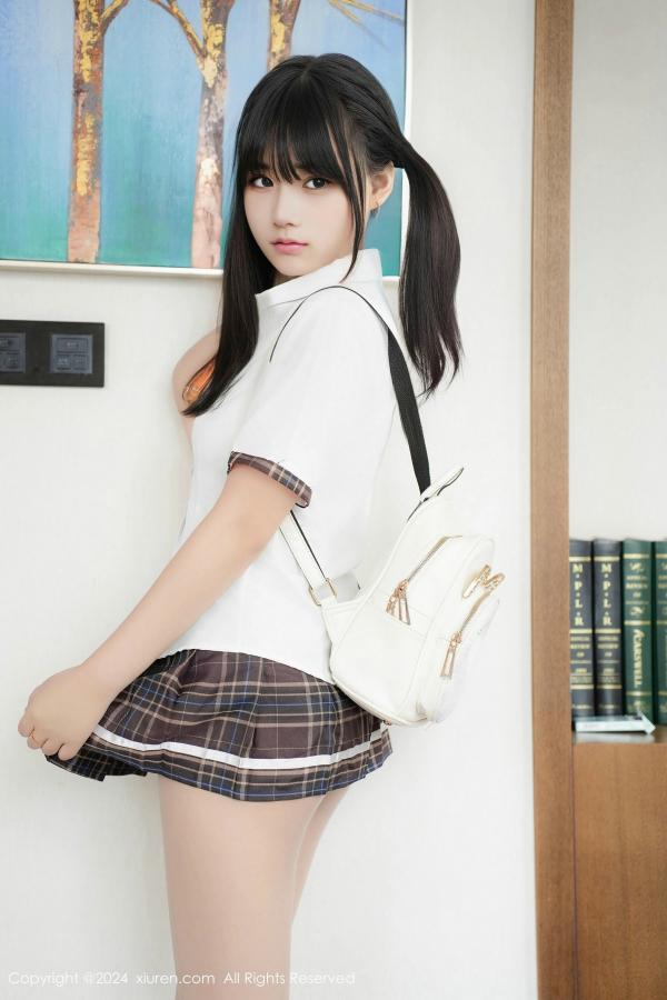   [XiuRen]高清写真图 2024.12.10 No.9573 姚若兮vay 美腿丝袜第2张图片