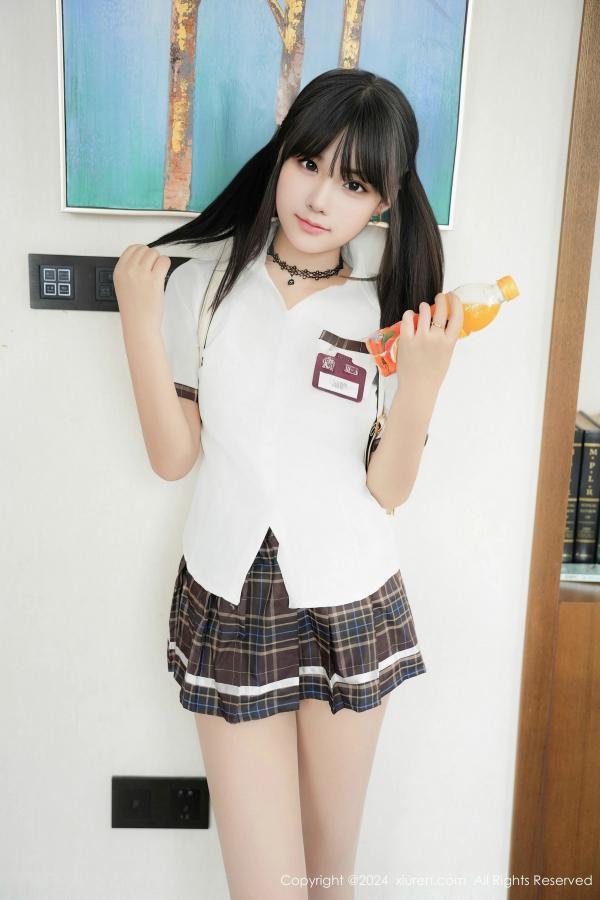   [XiuRen]高清写真图 2024.12.10 No.9573 姚若兮vay 美腿丝袜第10张图片
